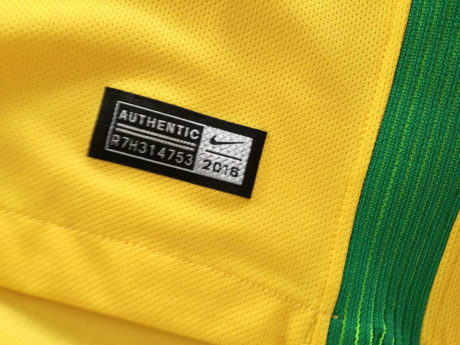 2016/17 Brazil Home Football Shirt (S)