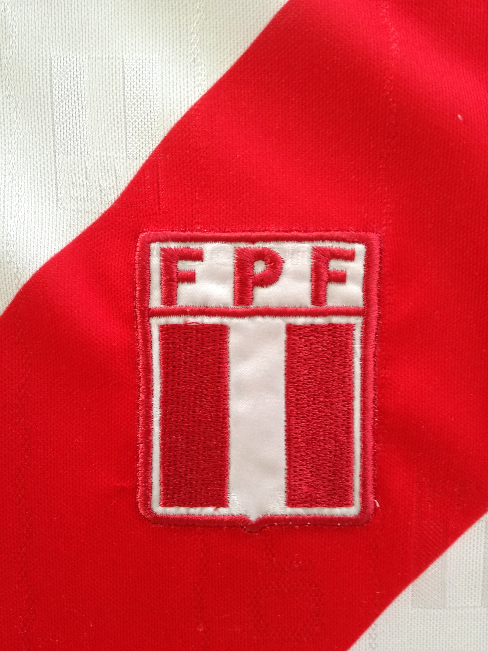 2004 Peru Home Football Shirt (L)