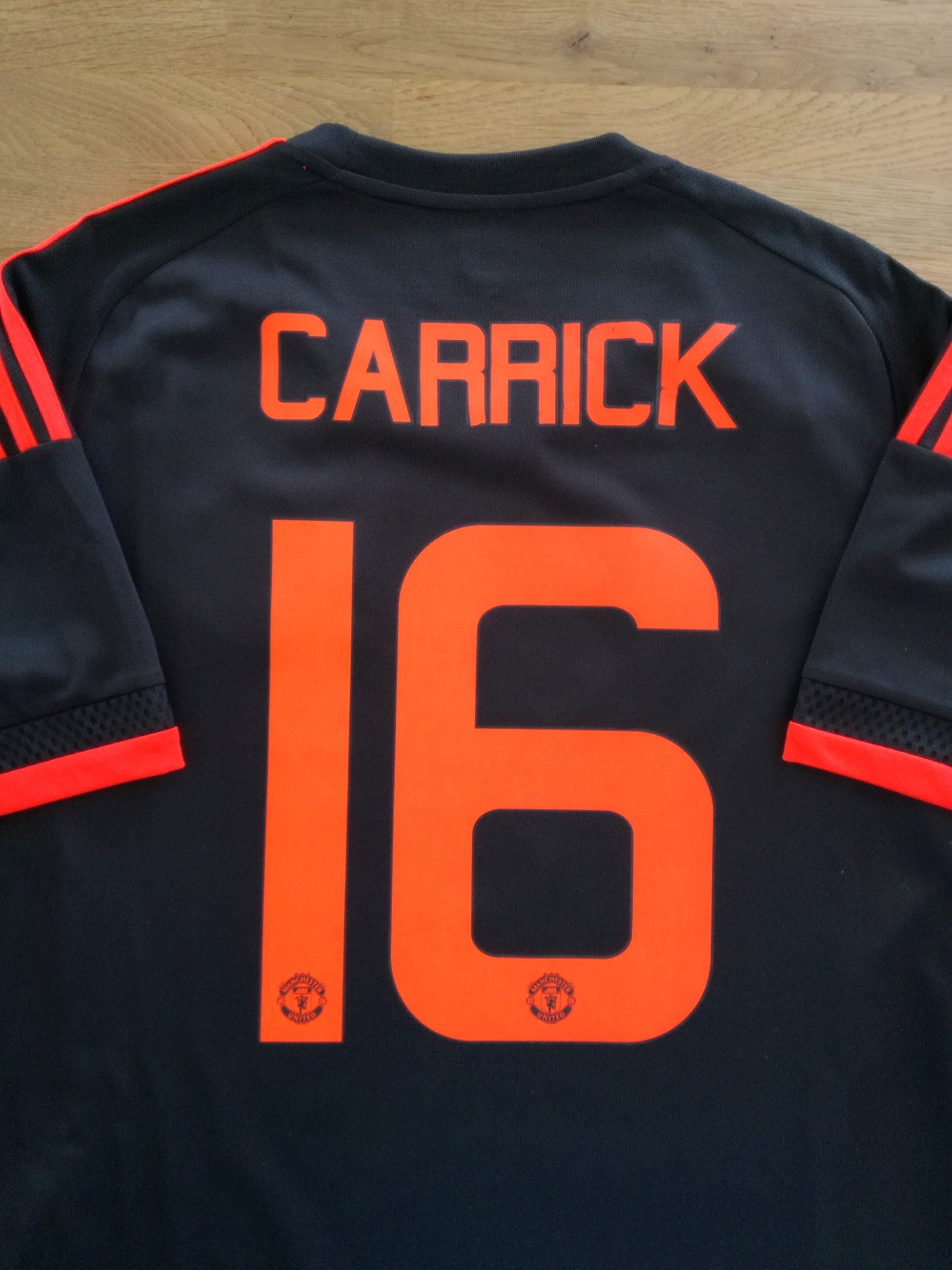 2015/16 Man Utd 3rd Football Shirt Carrick #16