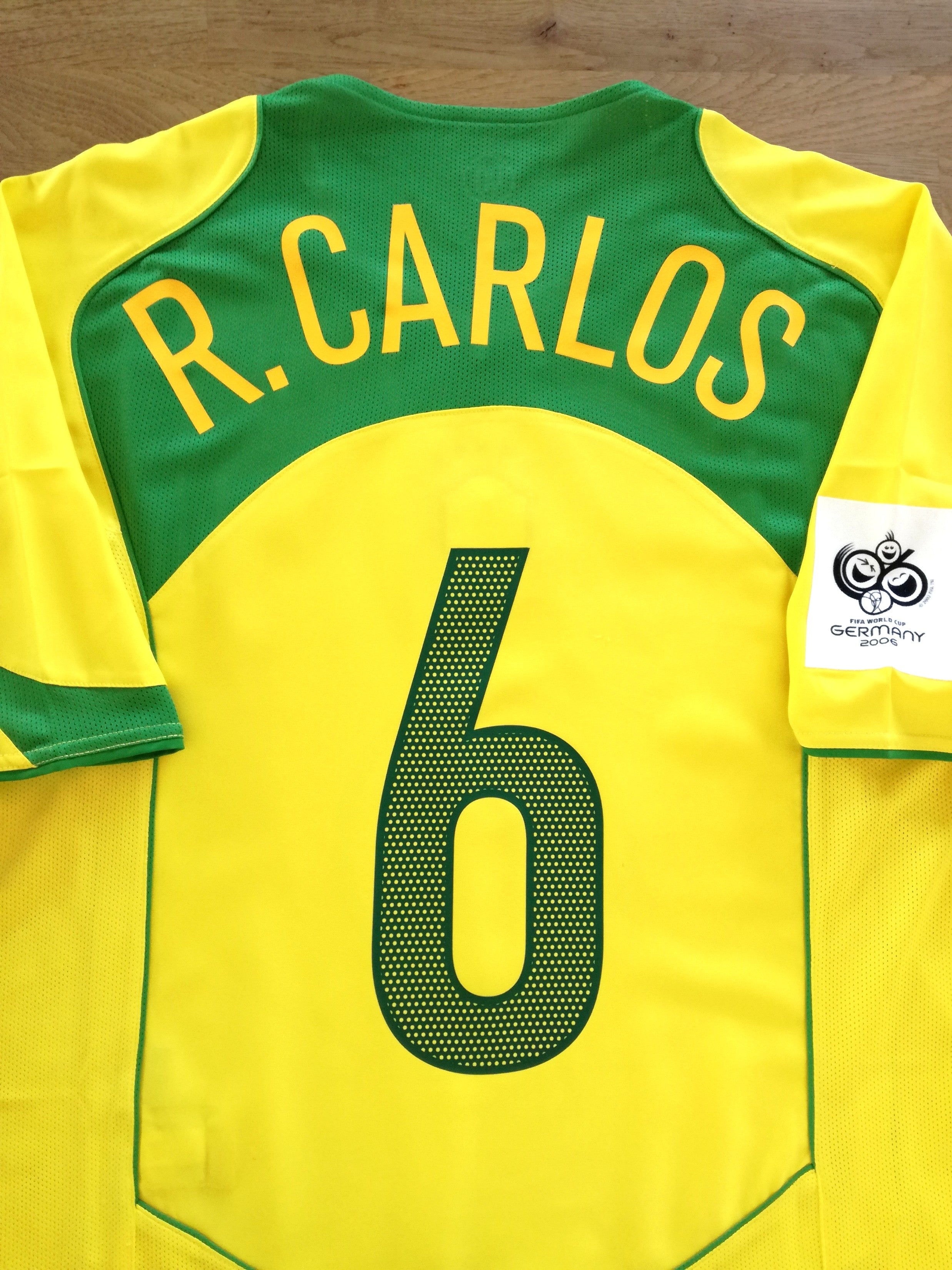 2004/05 Brazil Home 'World Cup Qualifiers' Football Shirt R. Carlos #6