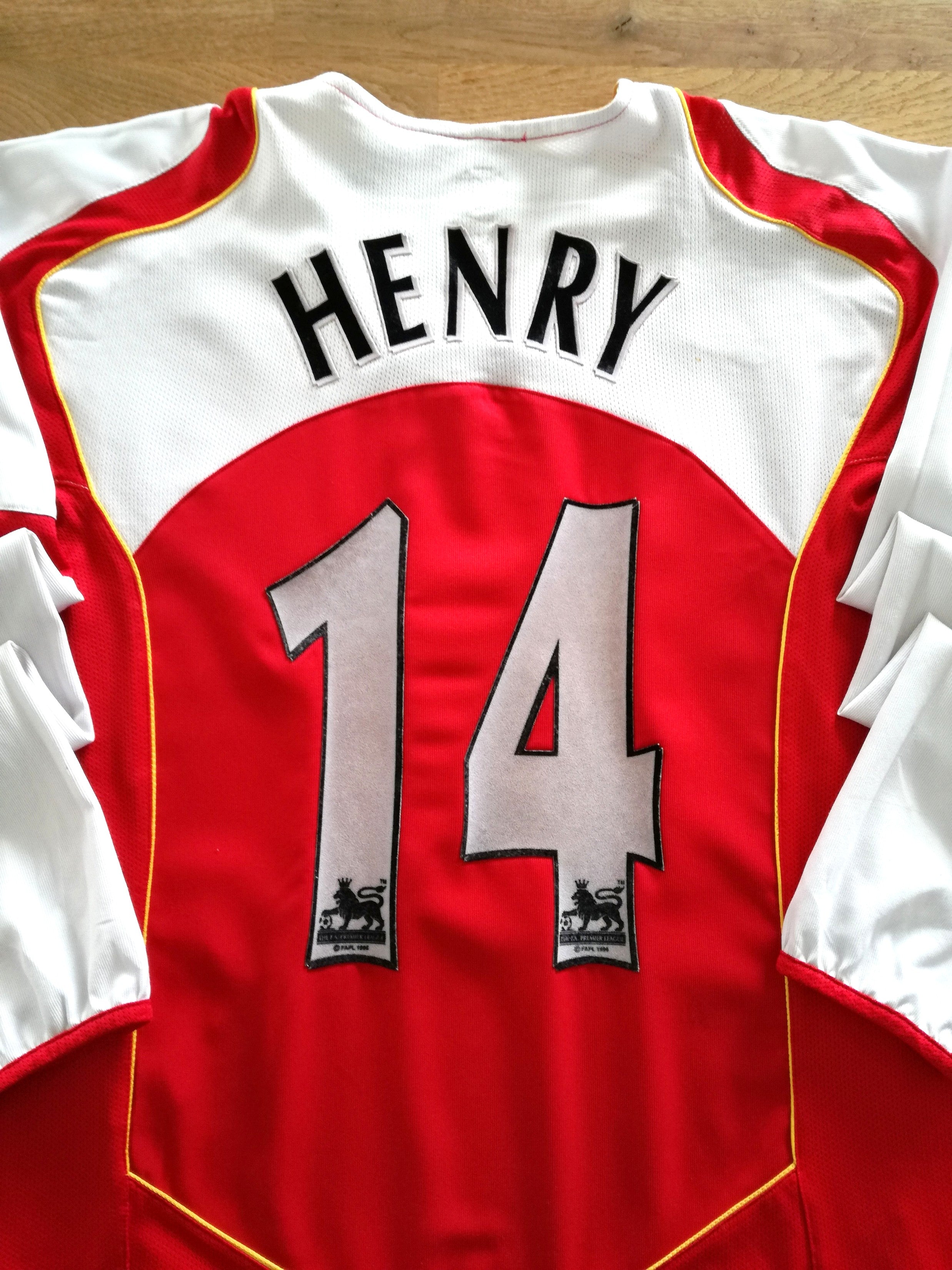 2004/05 Arsenal Home Premier League Football Shirt. Henry #14