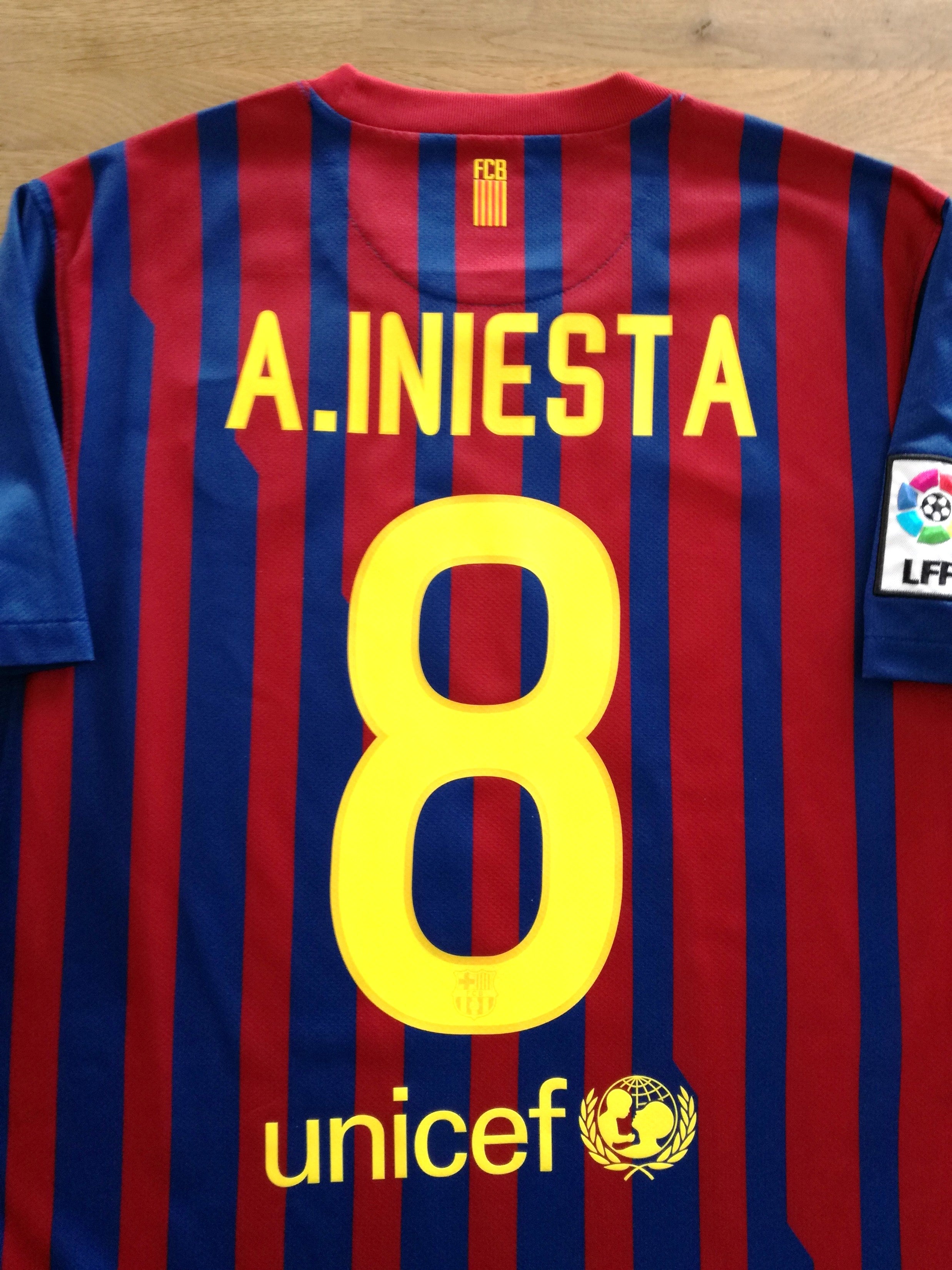 2011/12 Barcelona Home La Liga Football Shirt A.Iniesta #8
