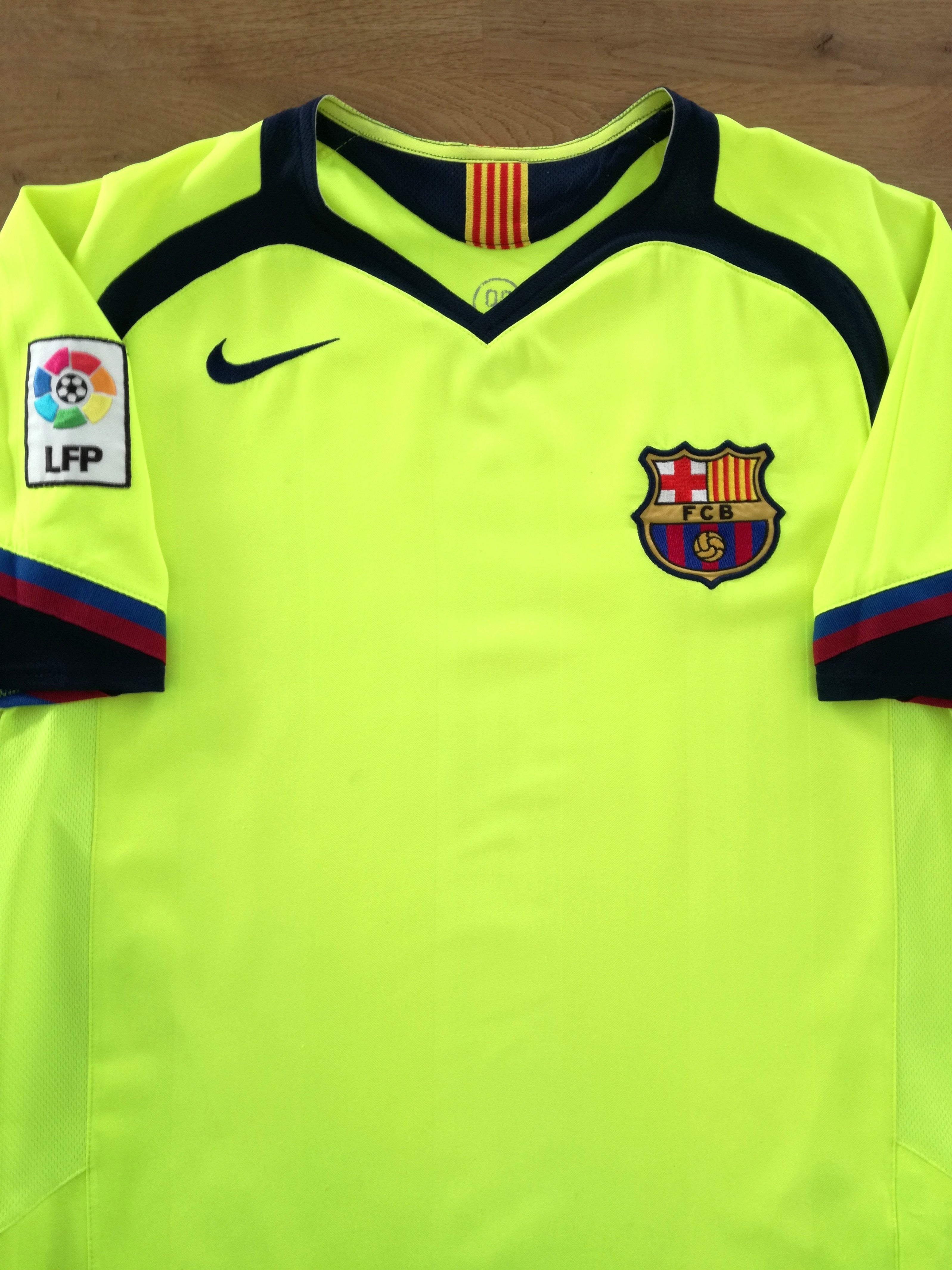 2005/06 Barcelona Away La Liga Football Shirt (S)