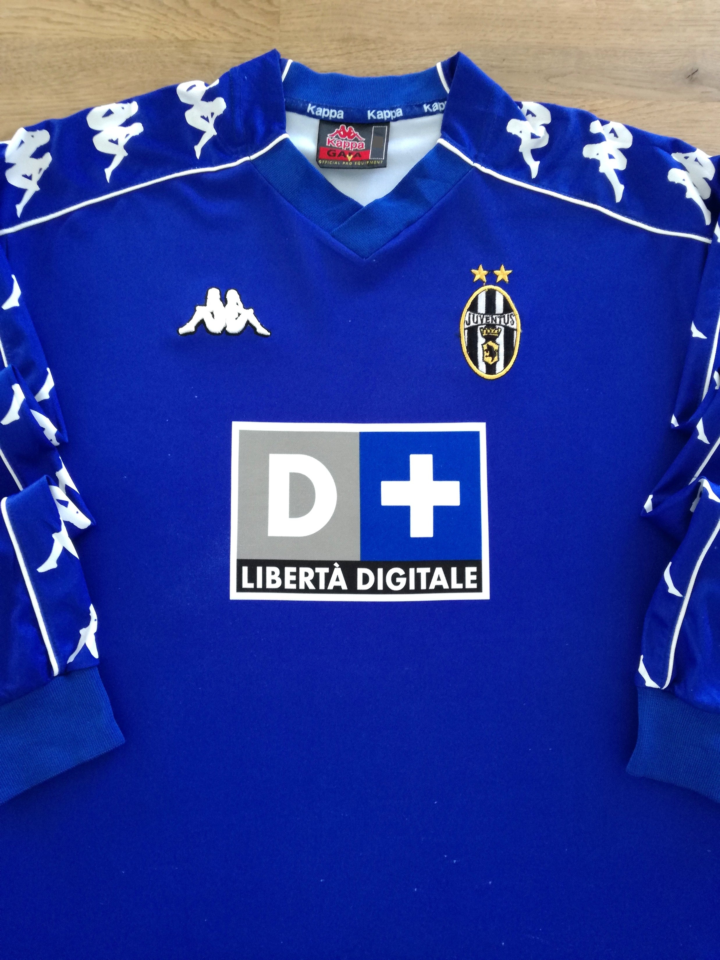 1999/00 Juventus 3rd Long Sleeve Football Shirt