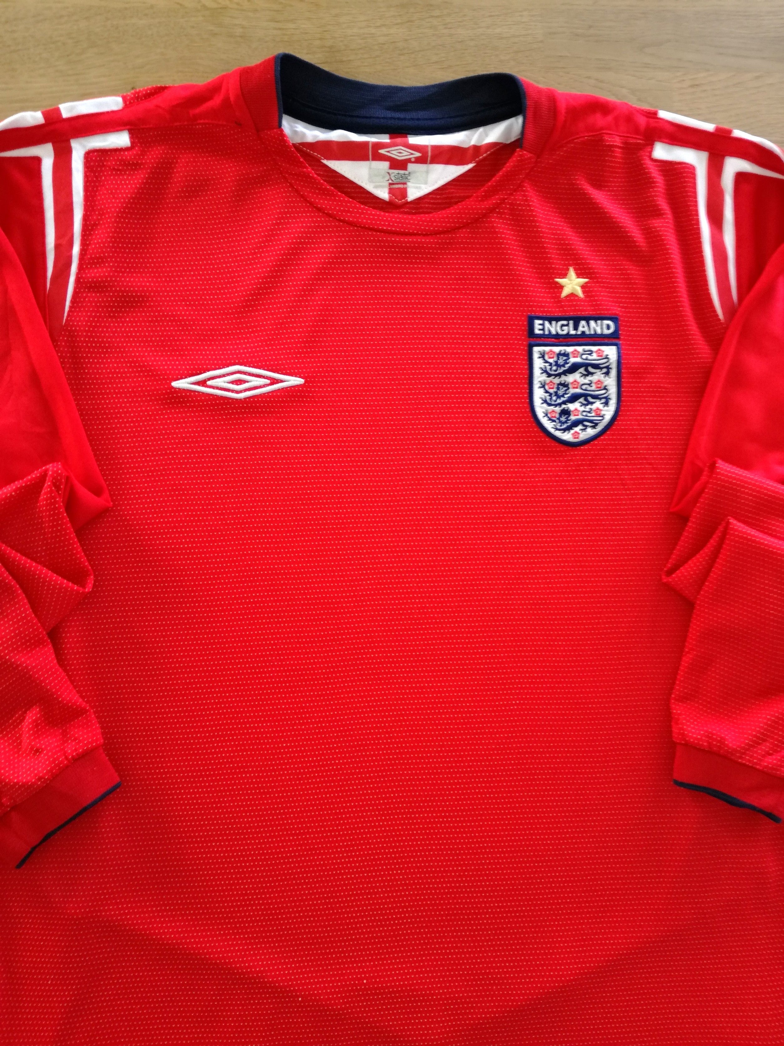 2004/05 England Away Long Sleeve Football Shirt