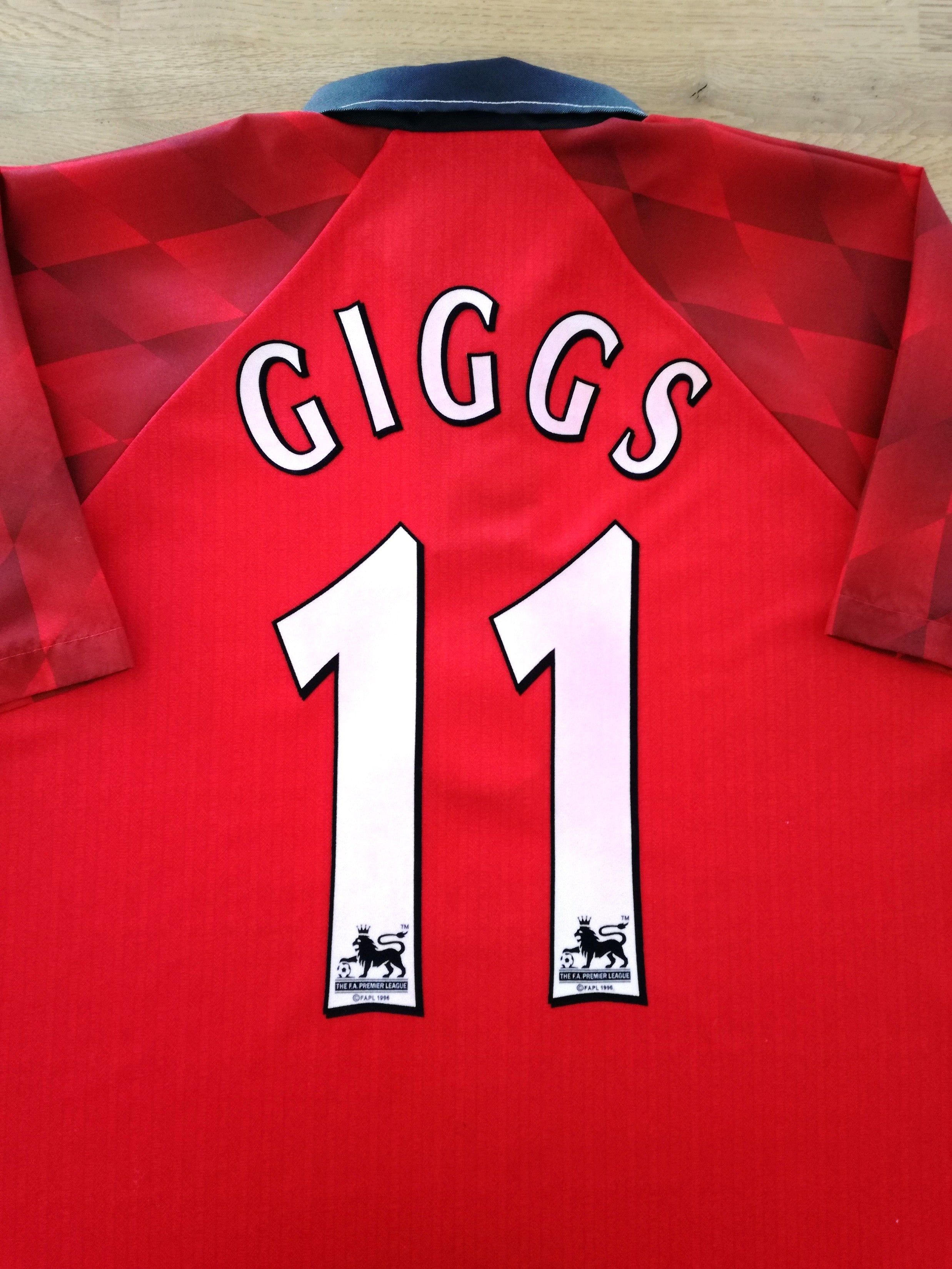 1997/98 Man Utd Home Premier League Football Shirt Giggs #11