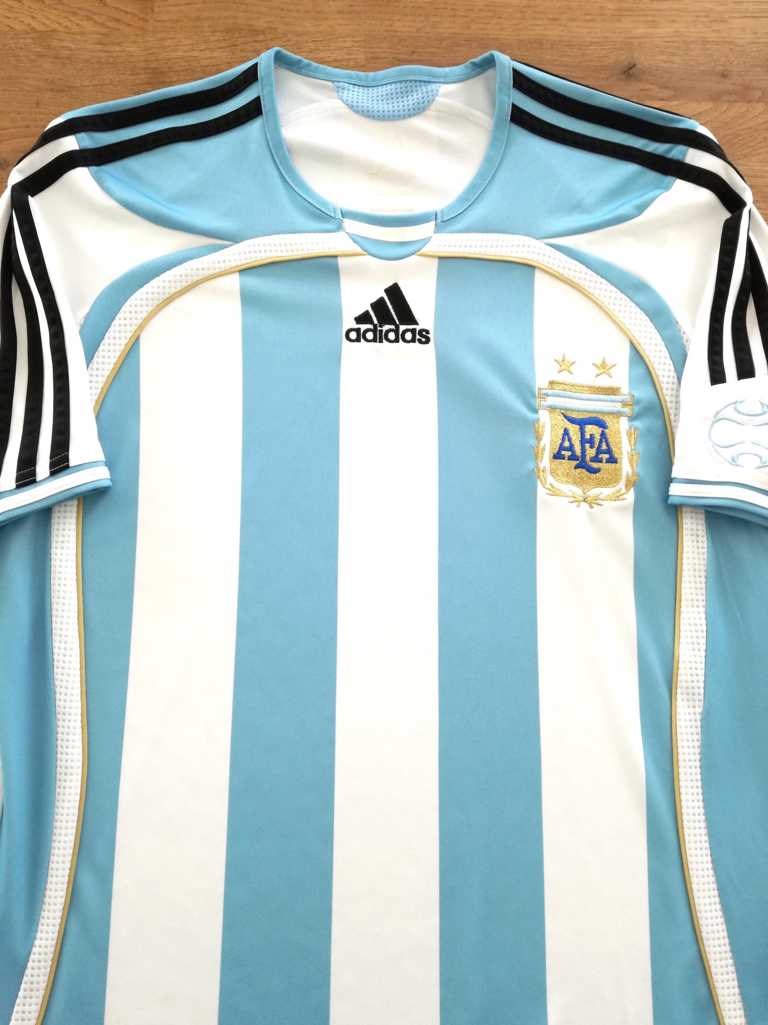 2005/06 Argentina Home Football Shirt