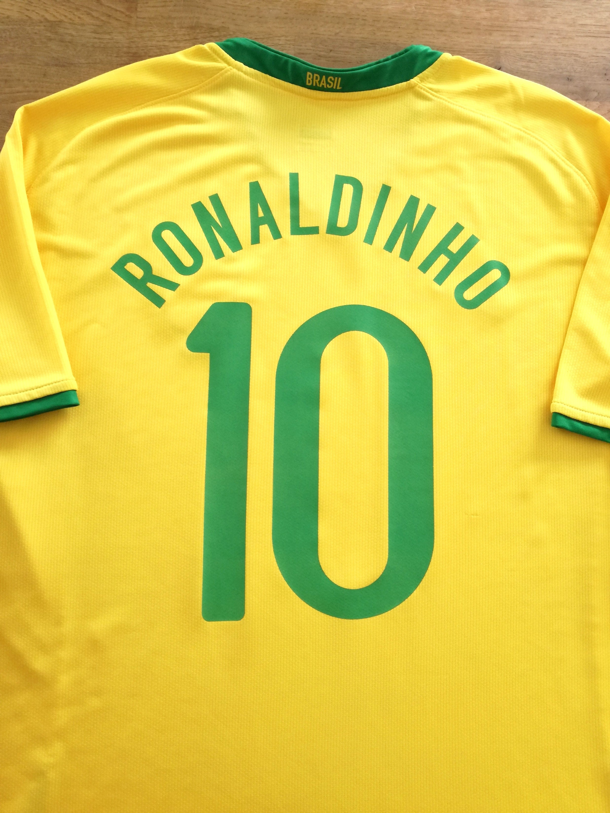 2008/09 Brazil Home Football Shirt Ronaldinho #10