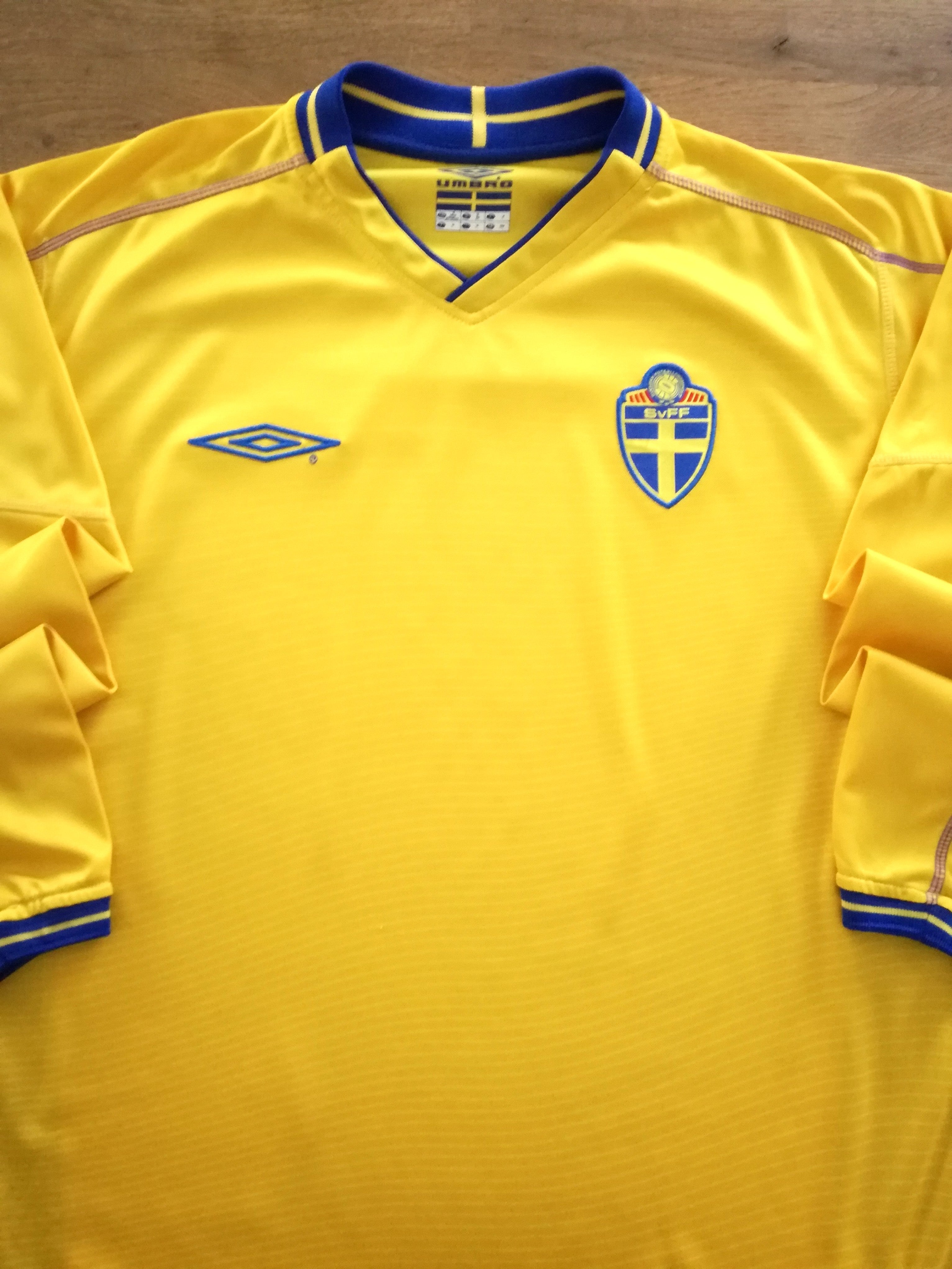 2003/04 Sweden Home Long Sleeve Football Shirt