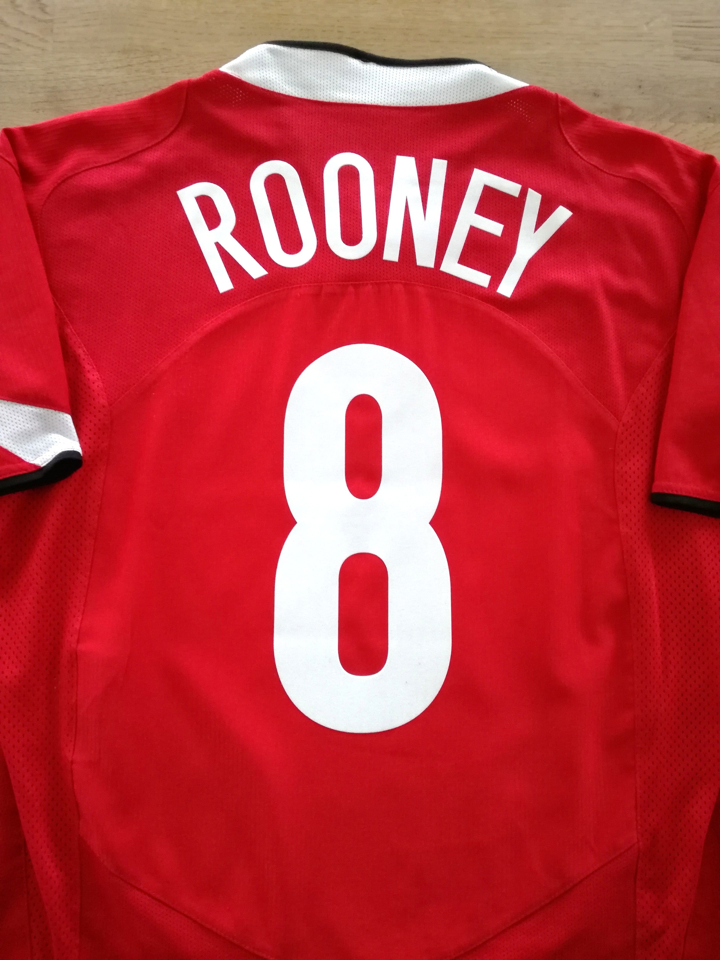 2004/05 Man Utd Home Football Shirt Rooney #8