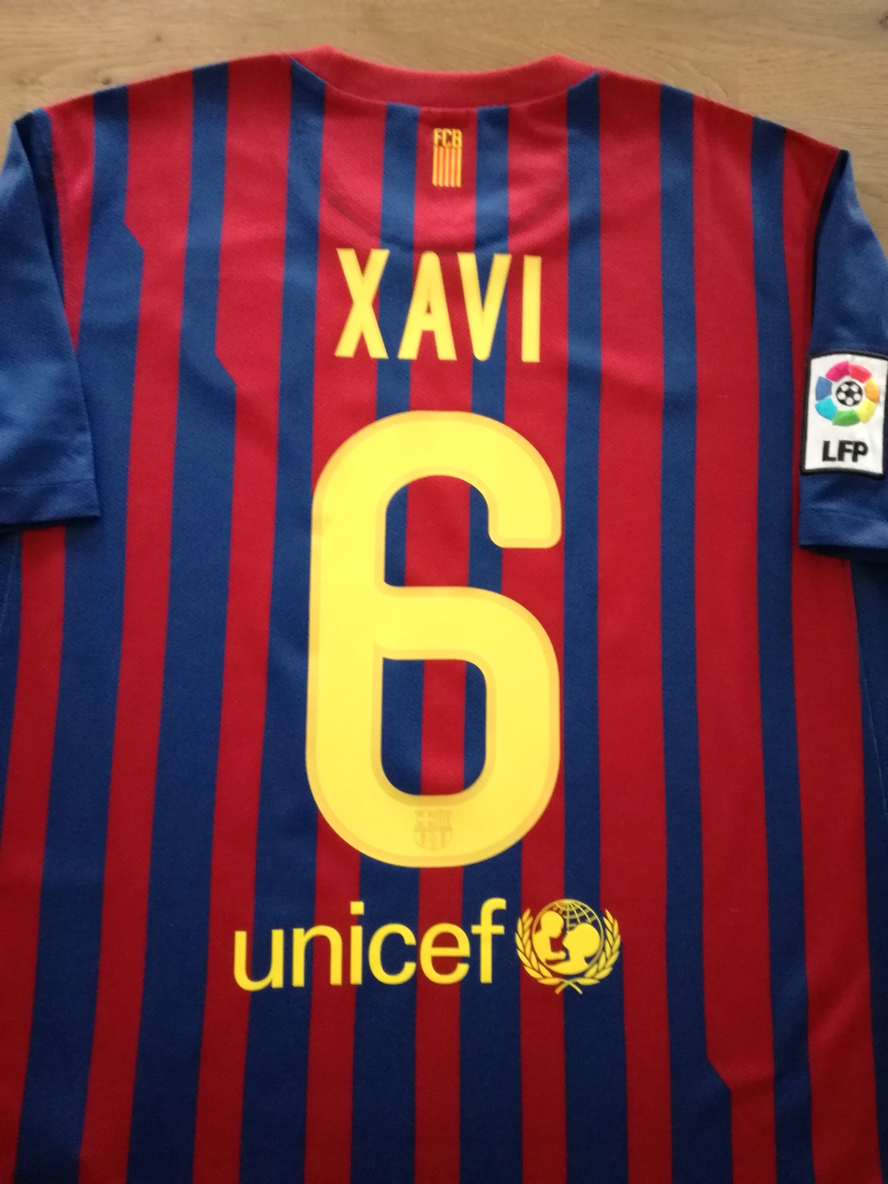 2011/12 Barcelona Home La Liga Football Shirt Xavi #6