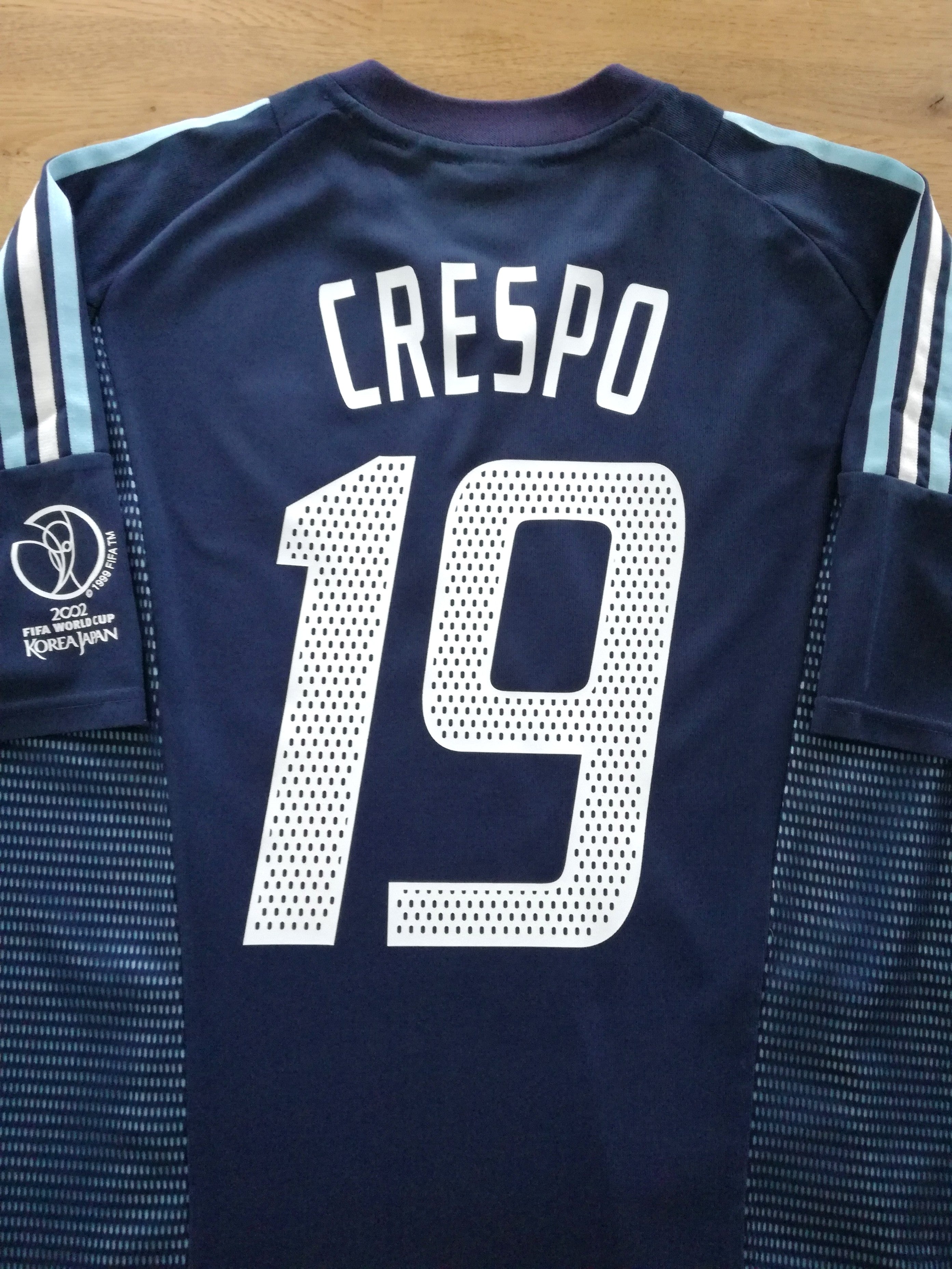 2002 Argentina Away World Cup Football Shirt Crespo #19
