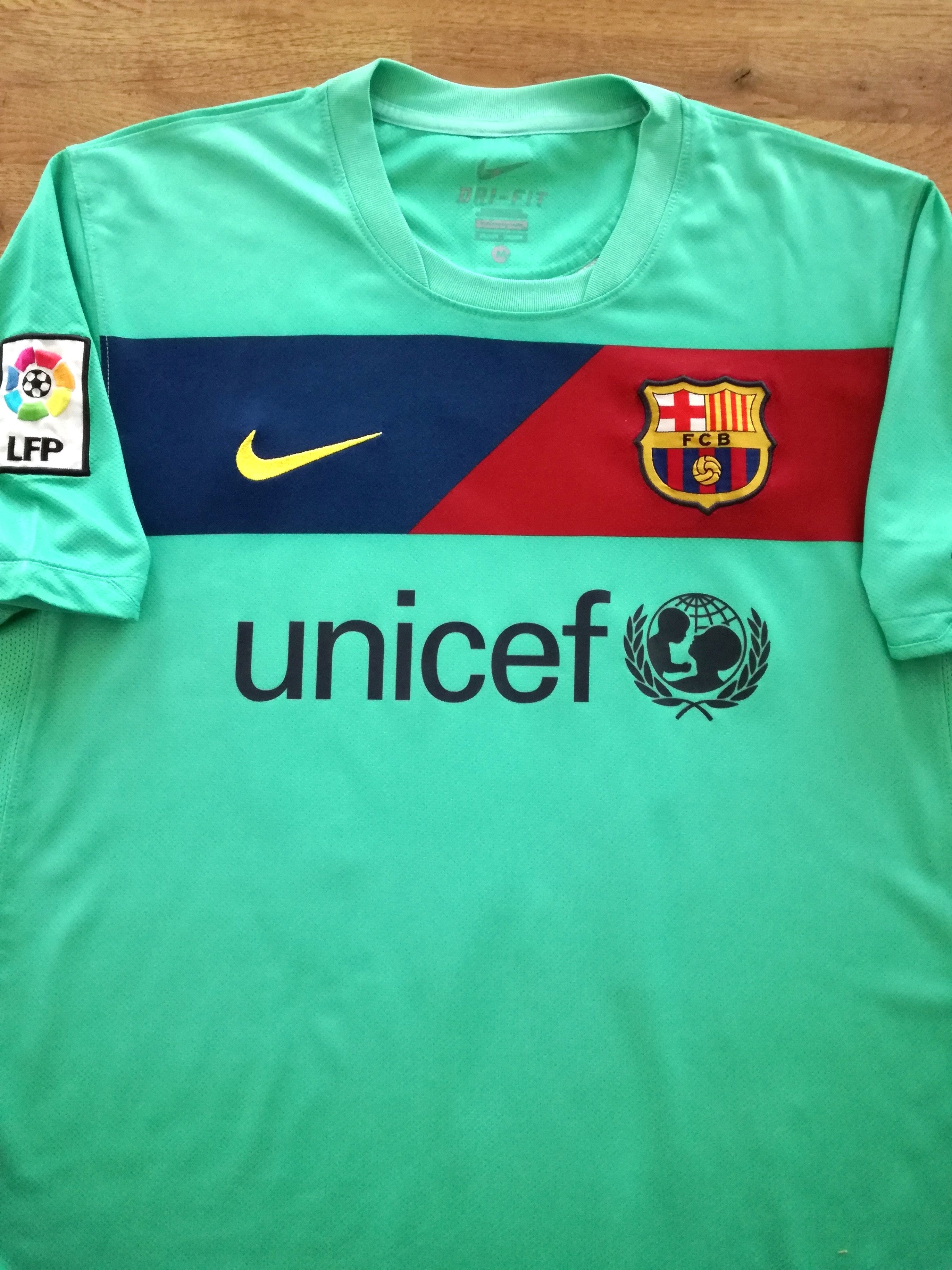 2010/11 Barcelona Away La Liga Football Shirt