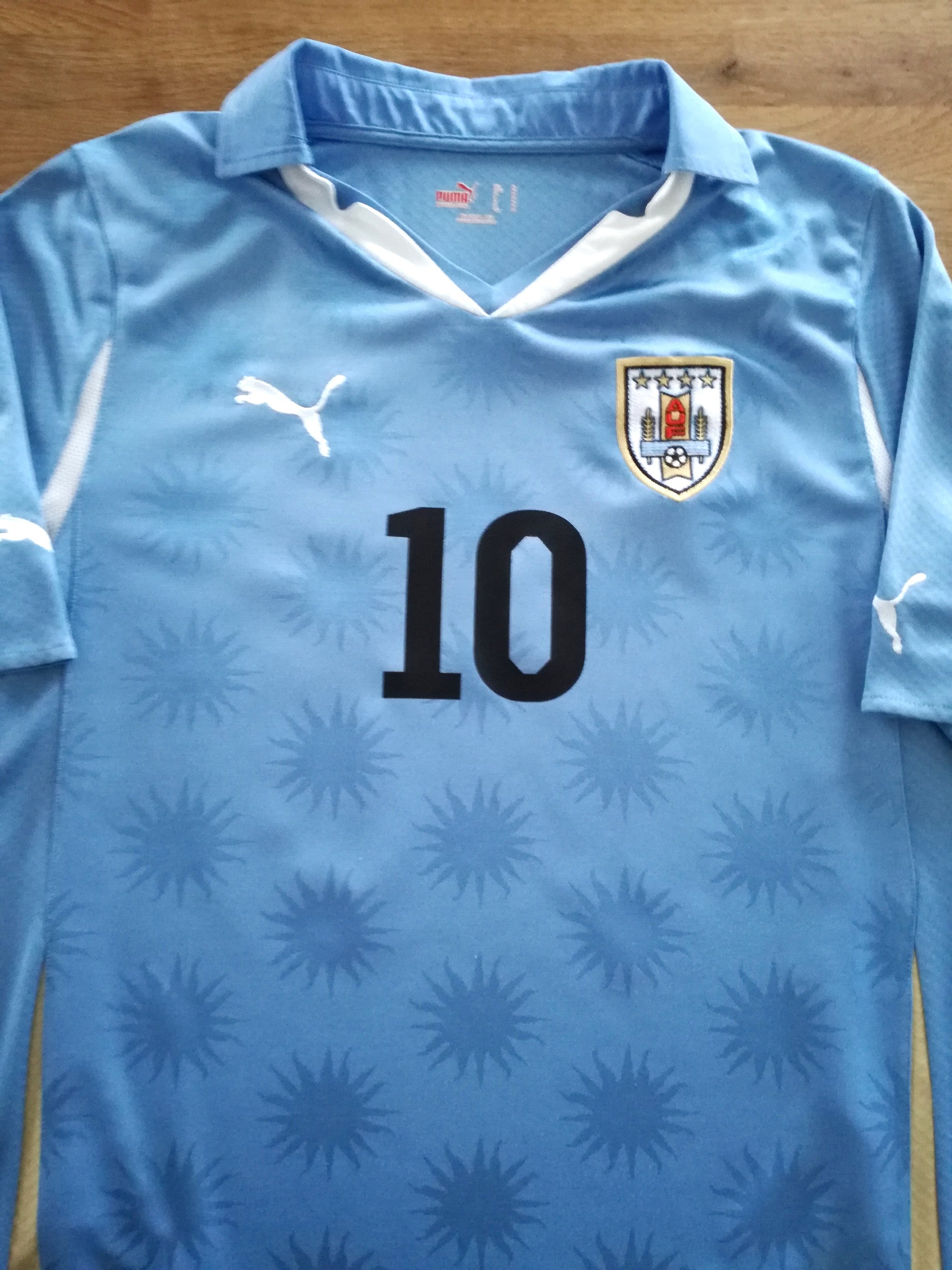 2010/11 Uruguay Home Football Shirt Forlán #10