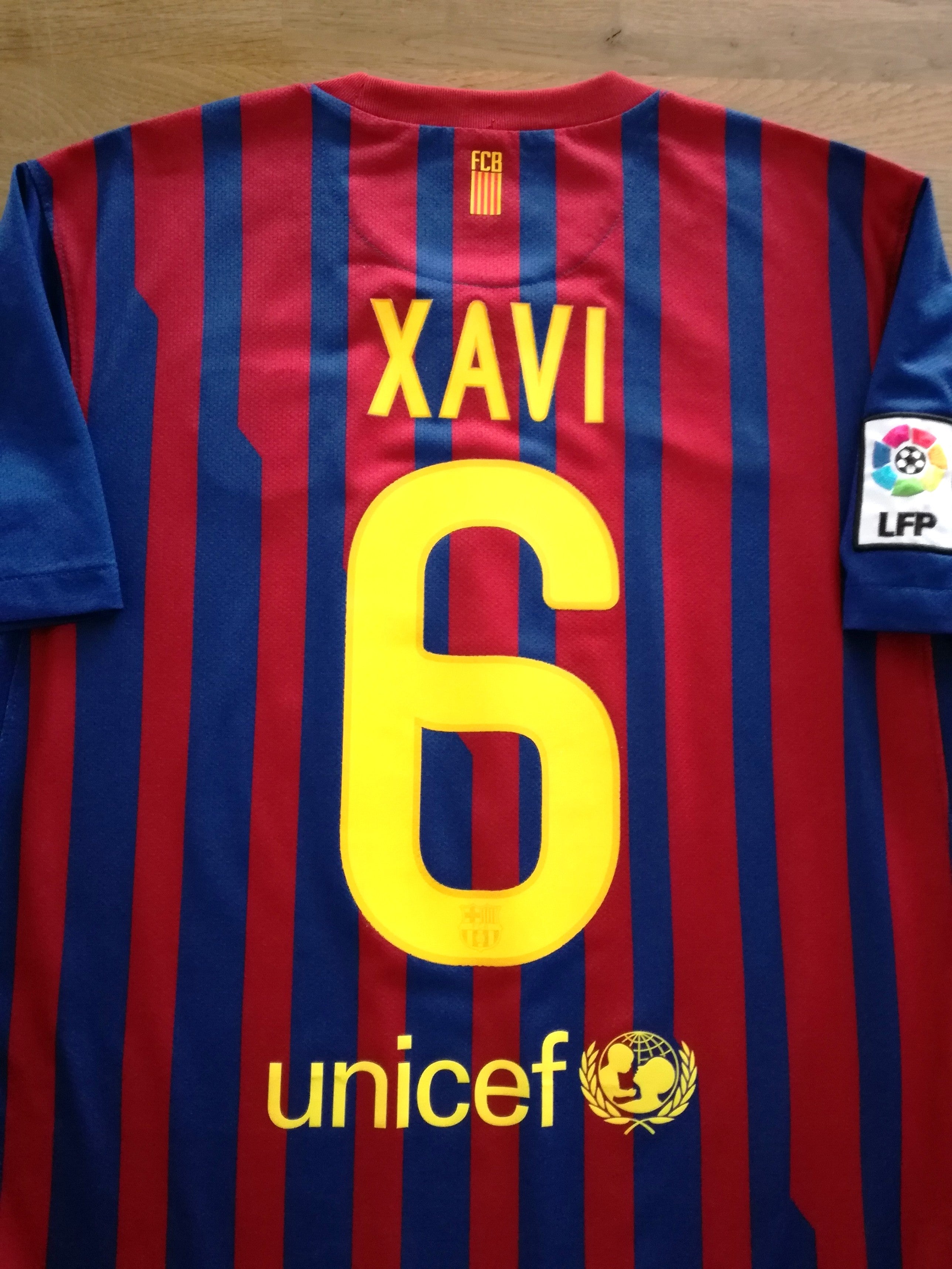 2011/12 Barcelona Home La Liga Football Shirt Xavi #6