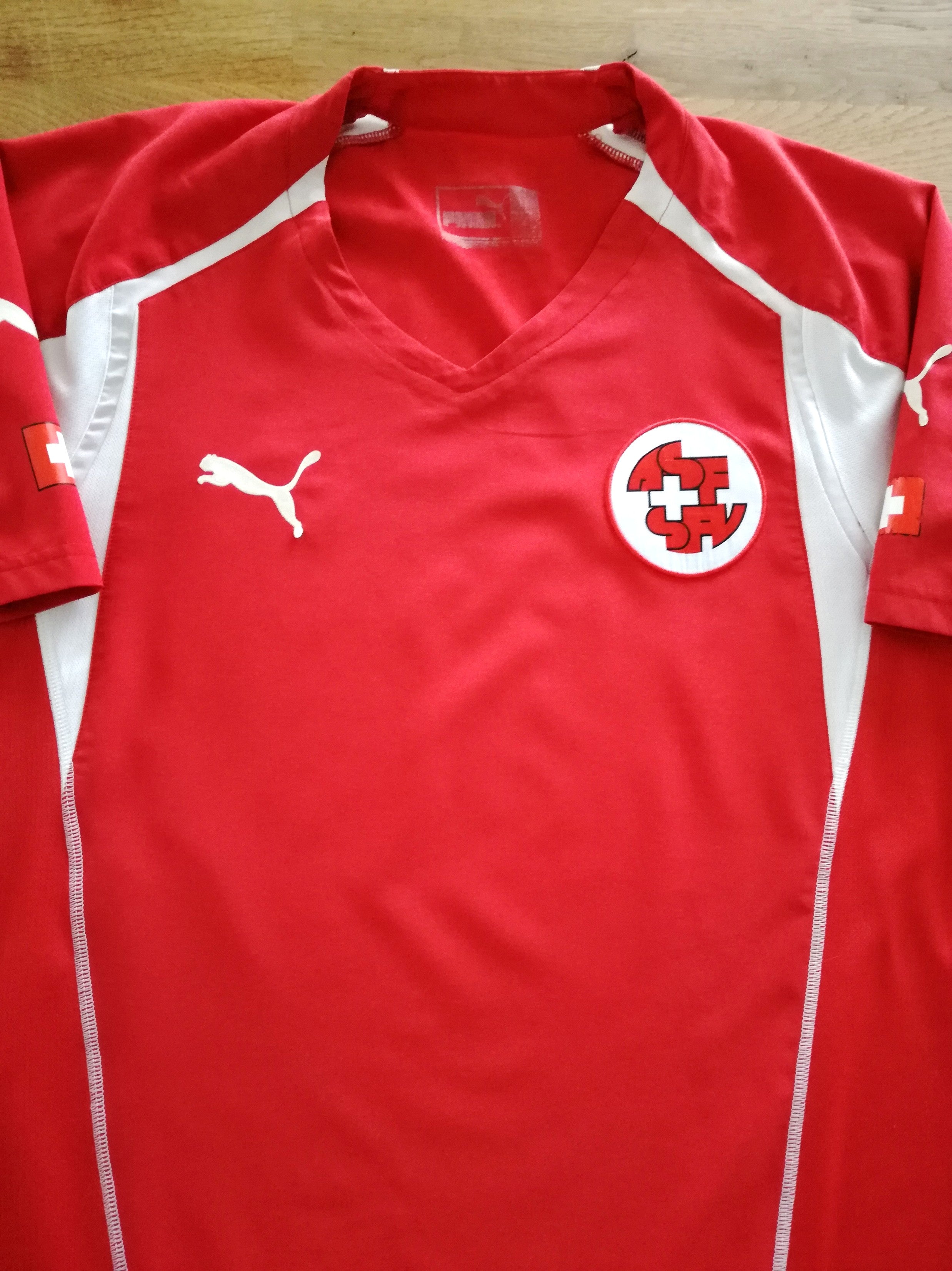 2004/05 Switzerland Home Football Shirt