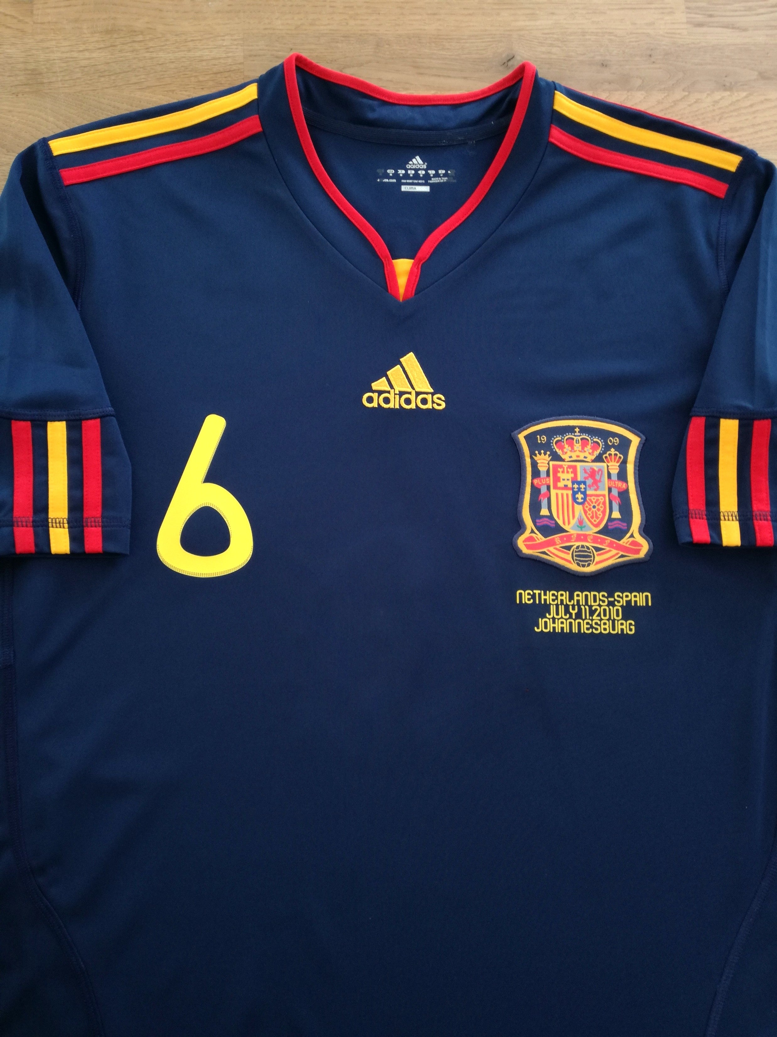 2010 Spain Away 'World Cup Final' Football Shirt A. Iniesta #6