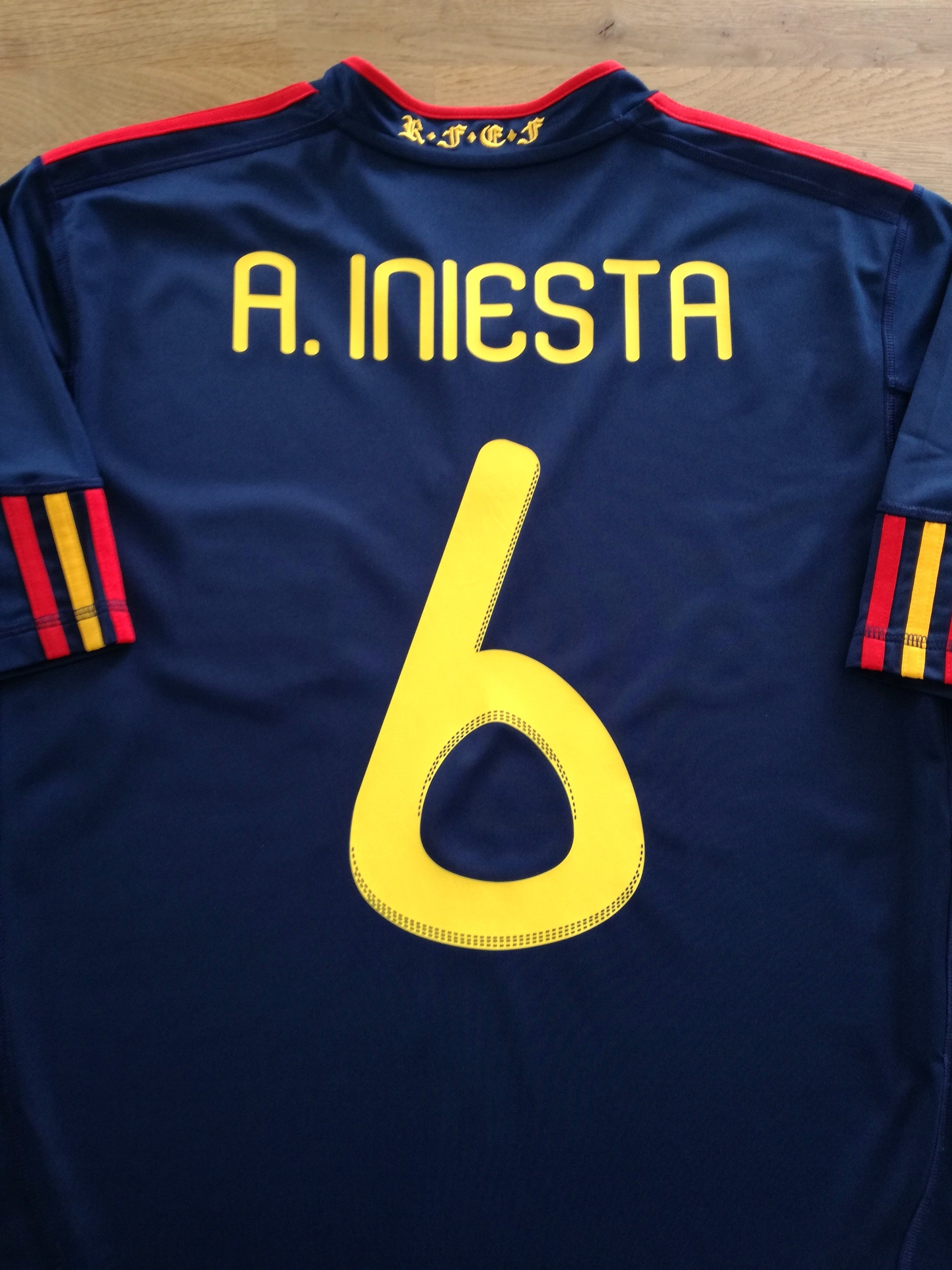 2010 Spain Away Football Shirt A. Iniesta #6
