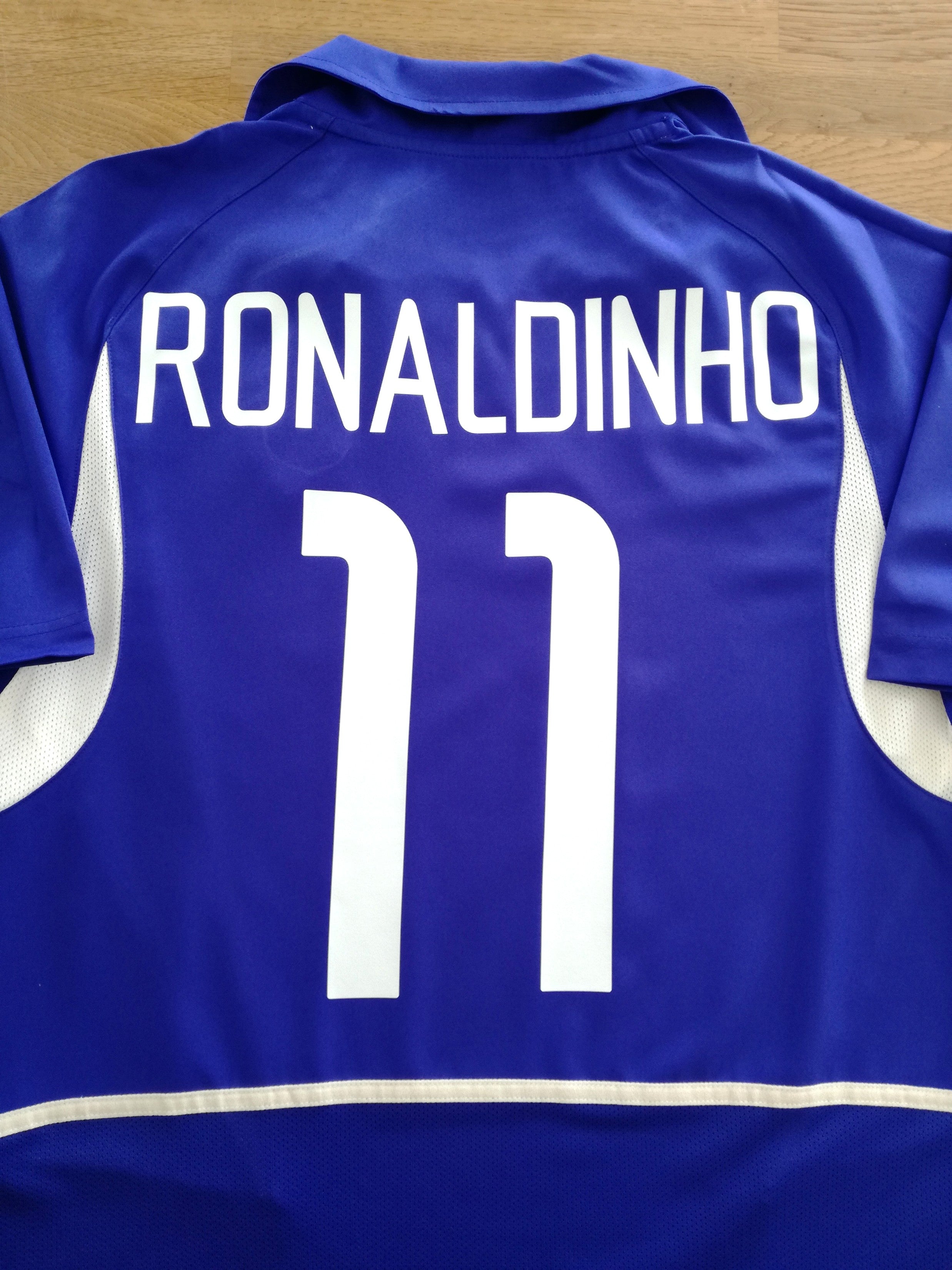 2002 Brazil Away Football Shirt Ronaldinho #11