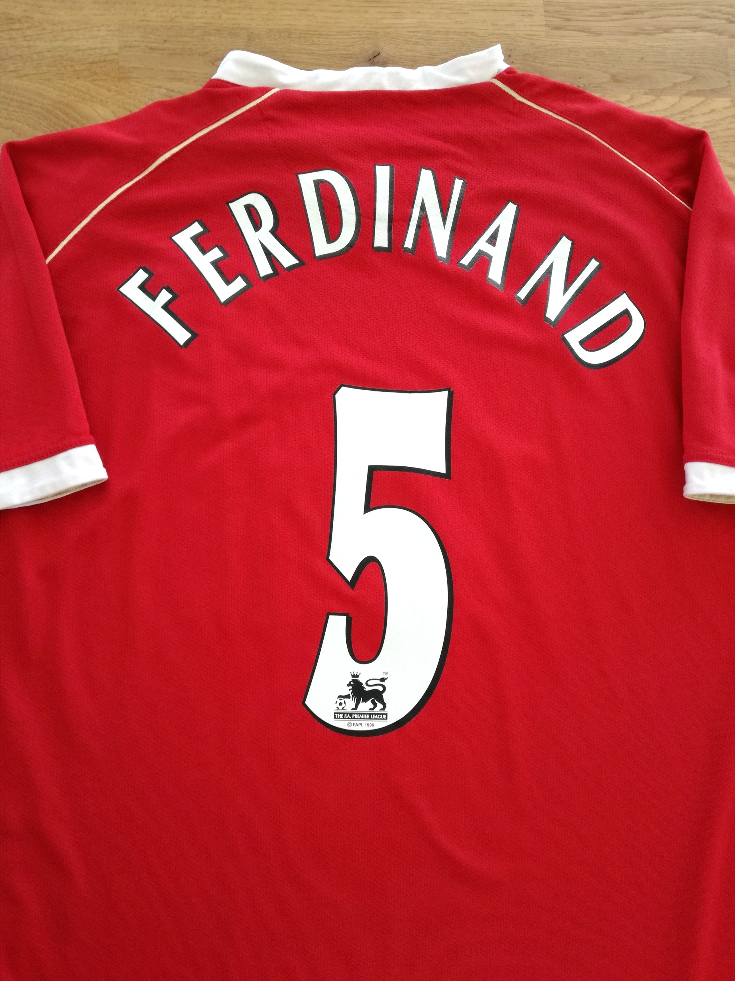 2006/07 Man Utd Home Premier League Football Shirt Ferdinand #5