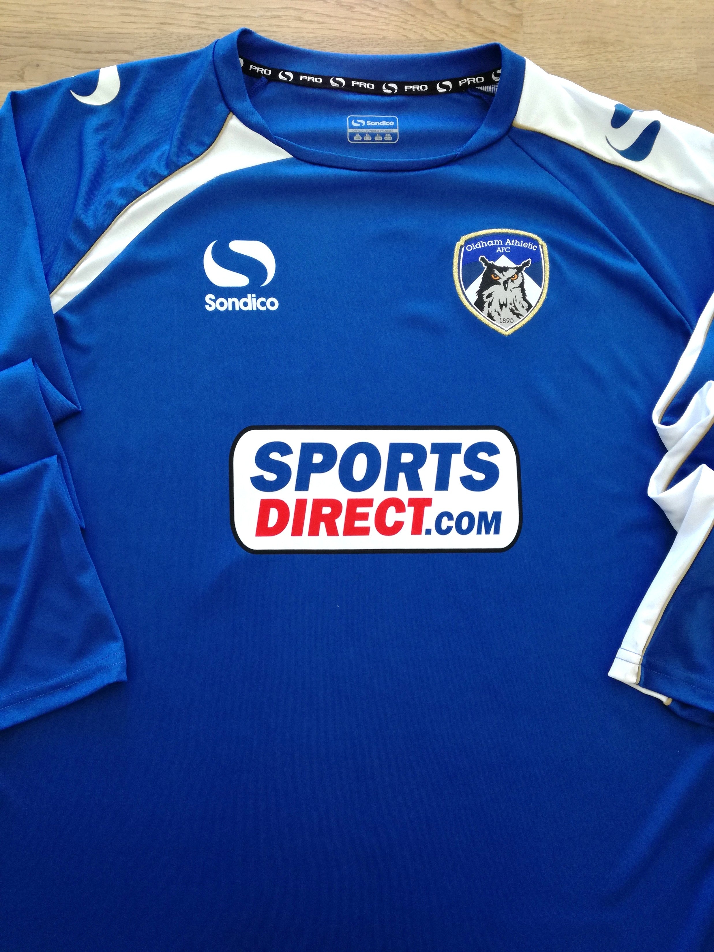 2014/15 Oldham Athletic Home Football Shirt. (XL)
