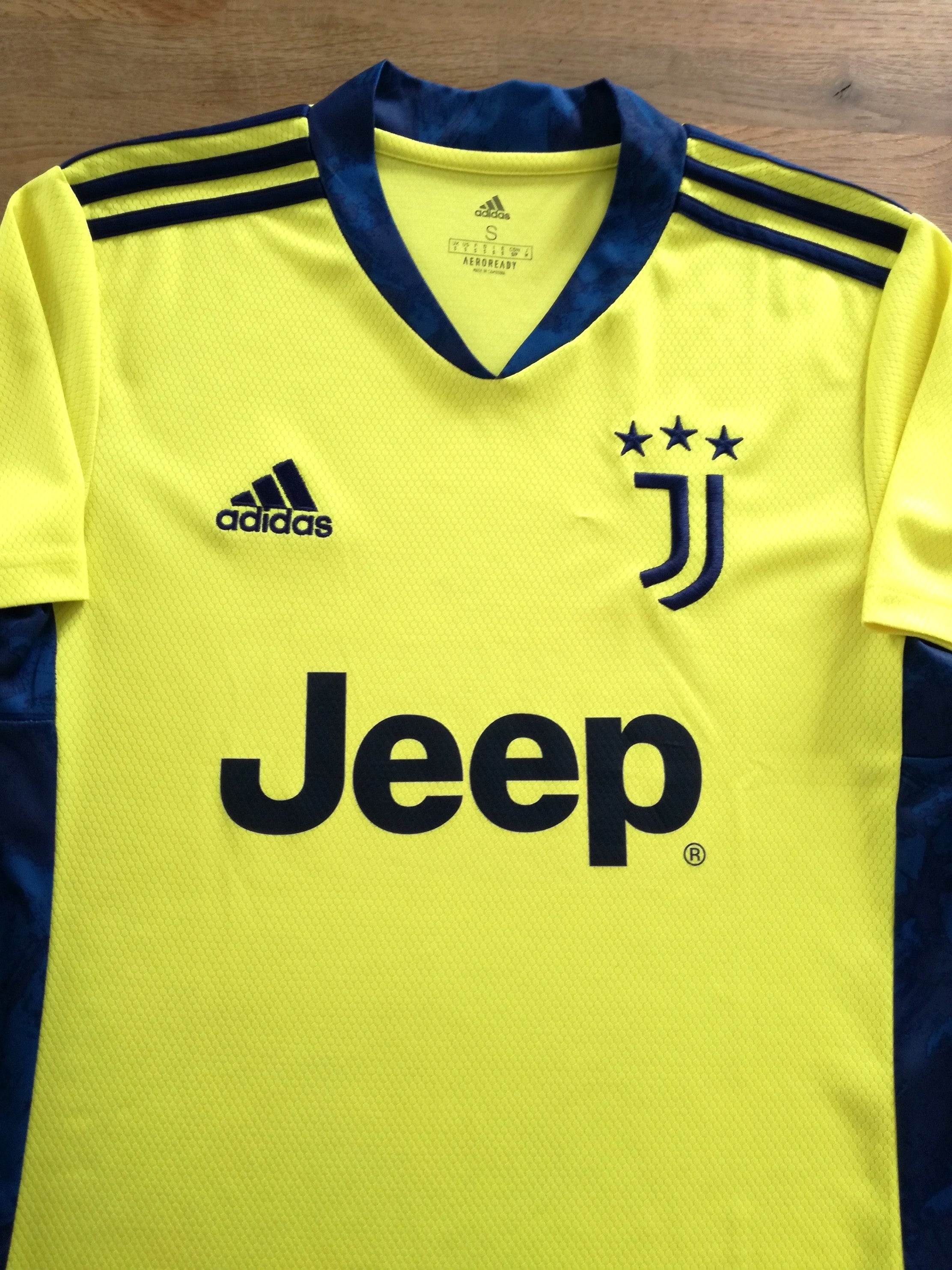 2020/21 Juventus GK Football Shirt
