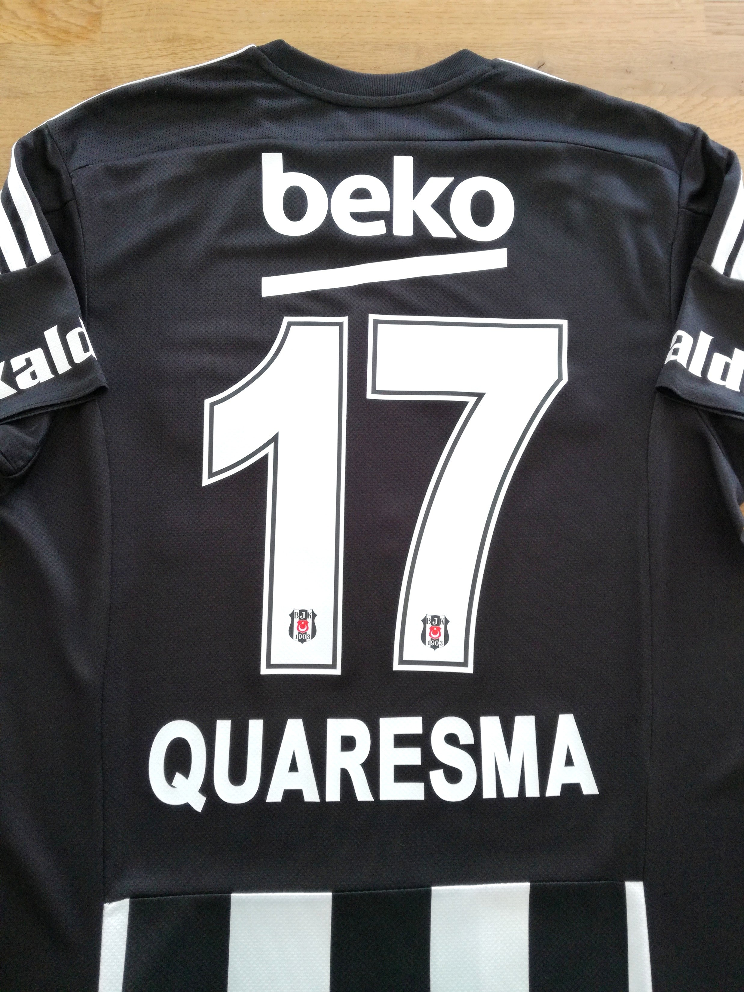 2015/16 Beşiktaş Away Football Shirt Quaresma #17
