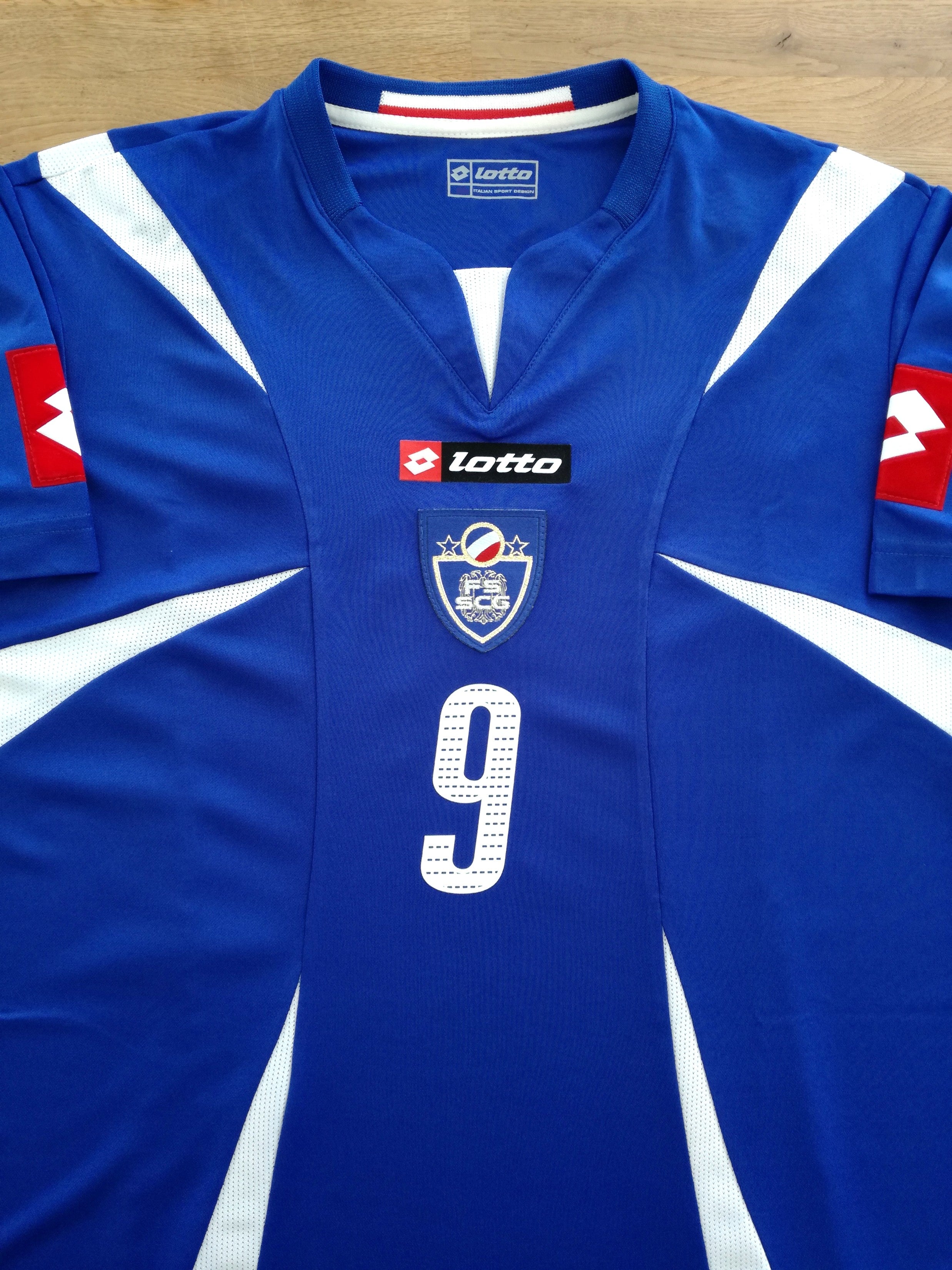 2006/07 Serbia & Montenegro Home Football Shirt Milošević #9