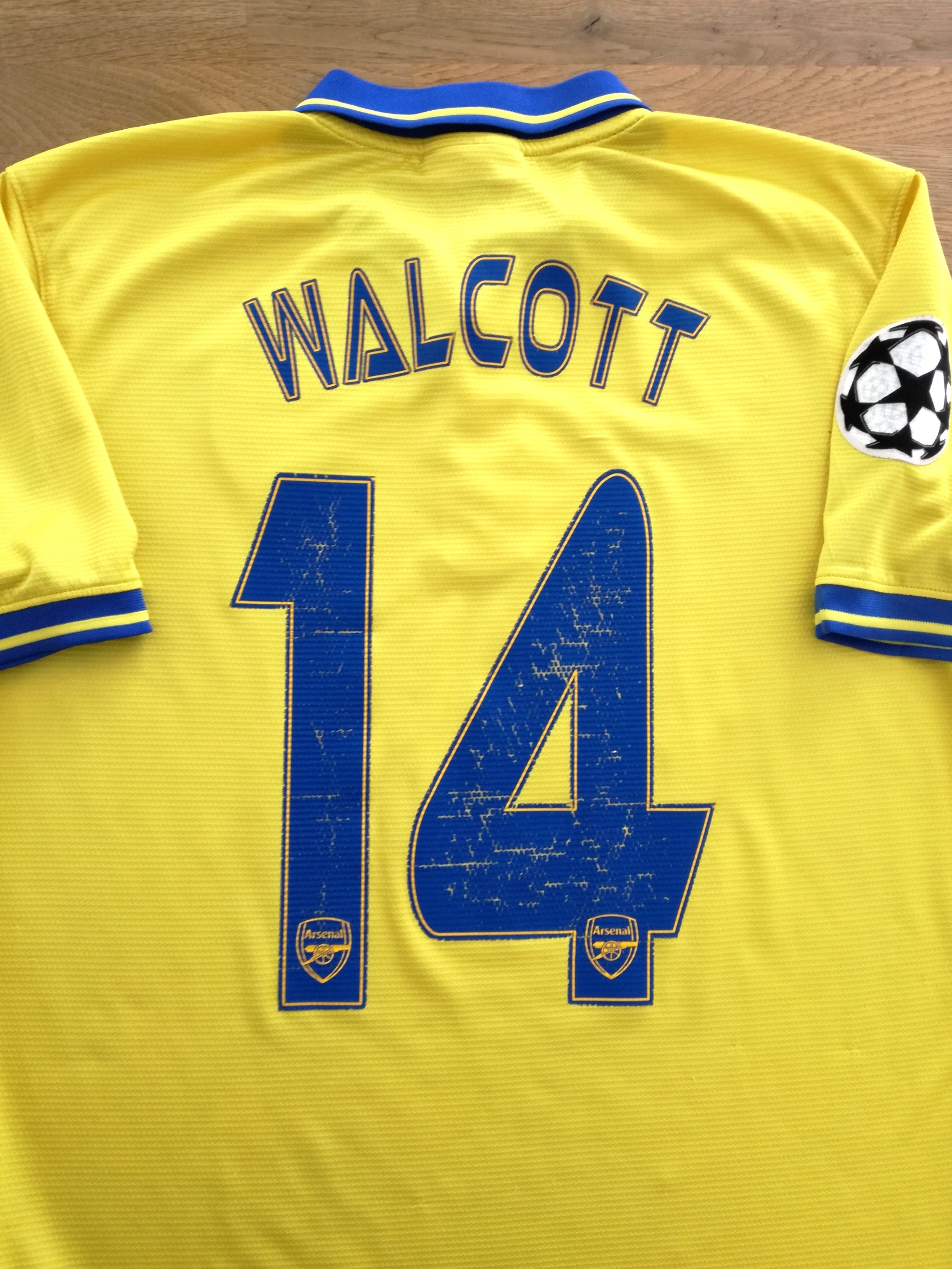 2013/14 Arsenal Away Champions League Football Shirt Walcott #14