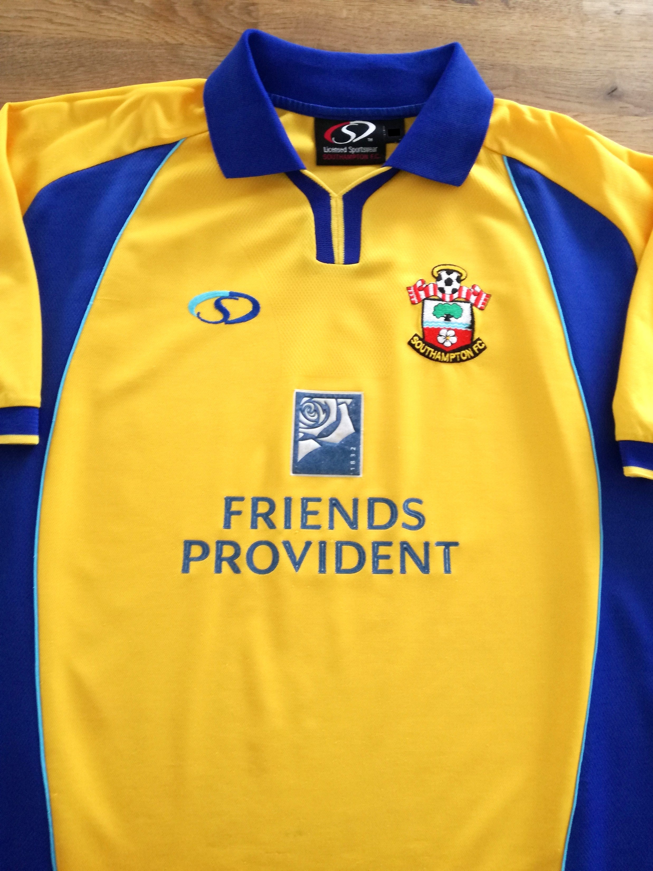 2000/01 Southampton 3rd Football Shirt