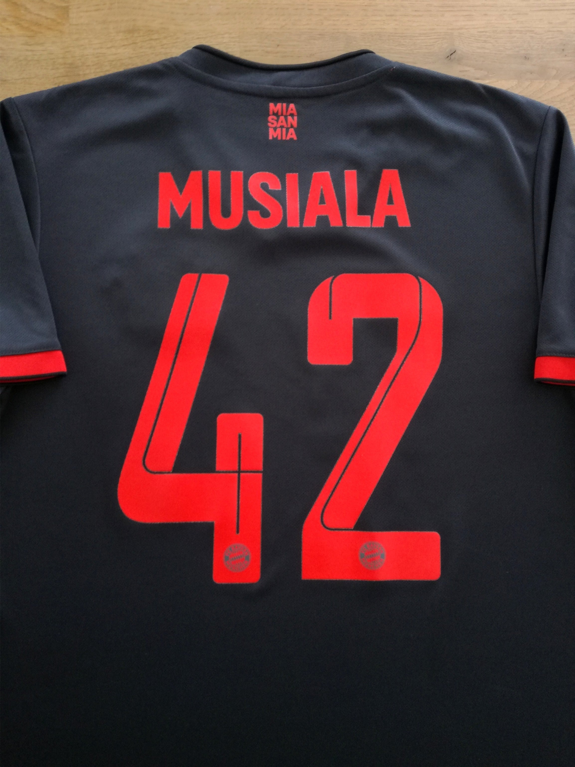 2022/23 Bayern Munich 3rd Football Shirt Musiala #42