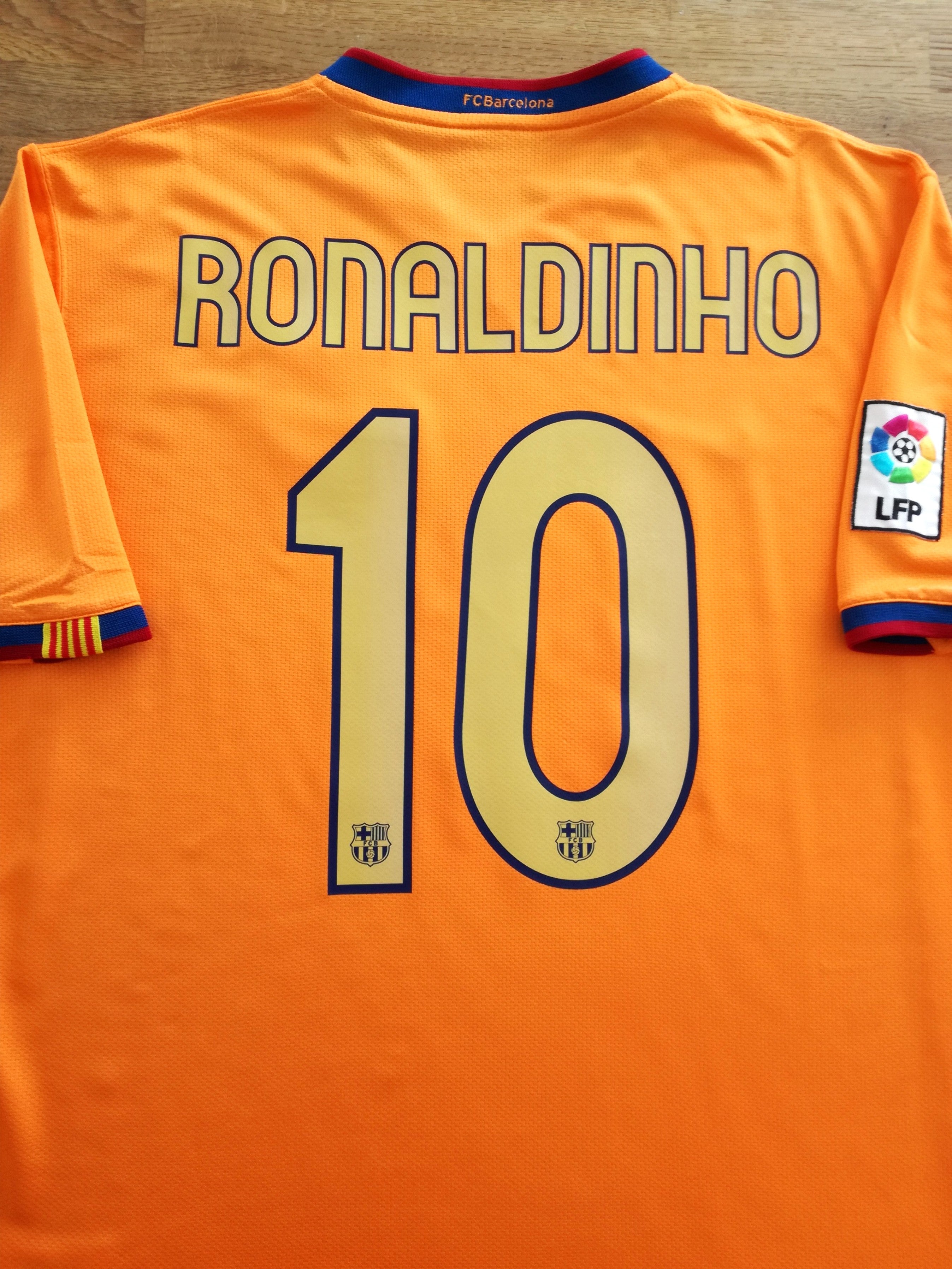 2006/07 Barcelona Away La Liga Football Shirt Ronaldinho #10