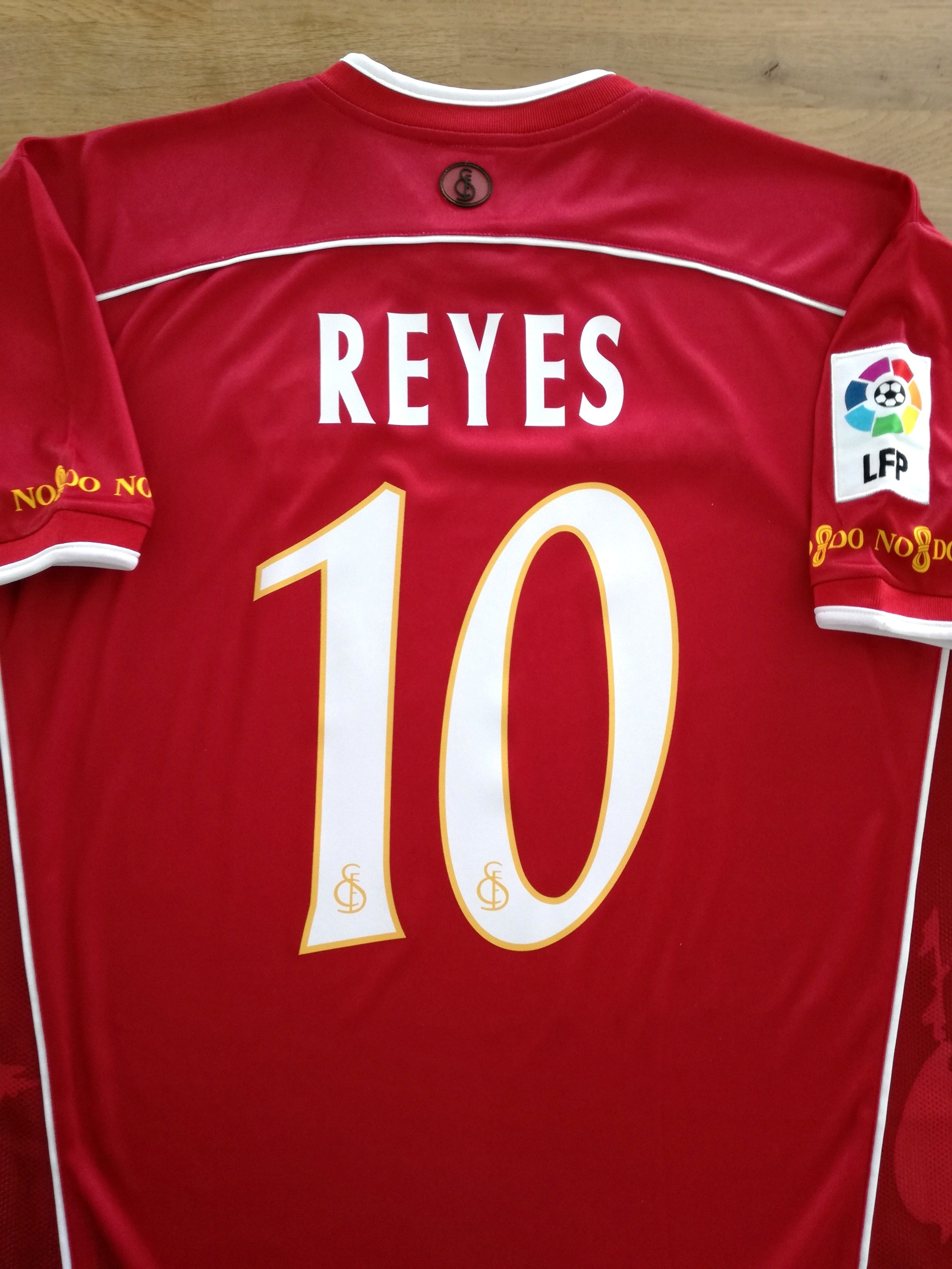 2003/04 Sevilla Away La Liga Football Shirt Reyes #10