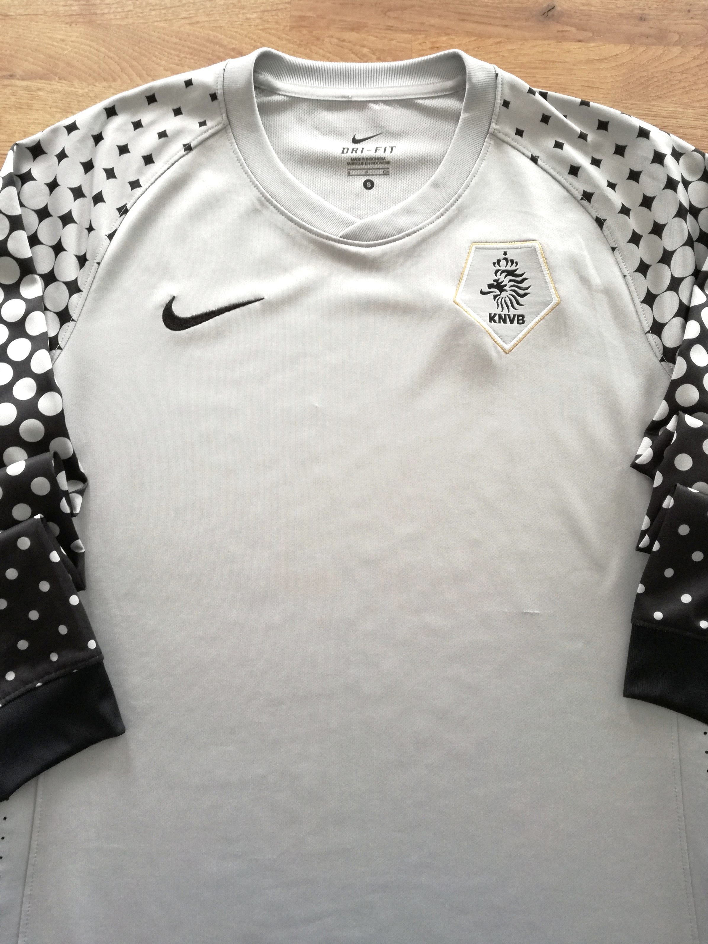 2010/11 Netherlands GK Player Issue Football Shirt