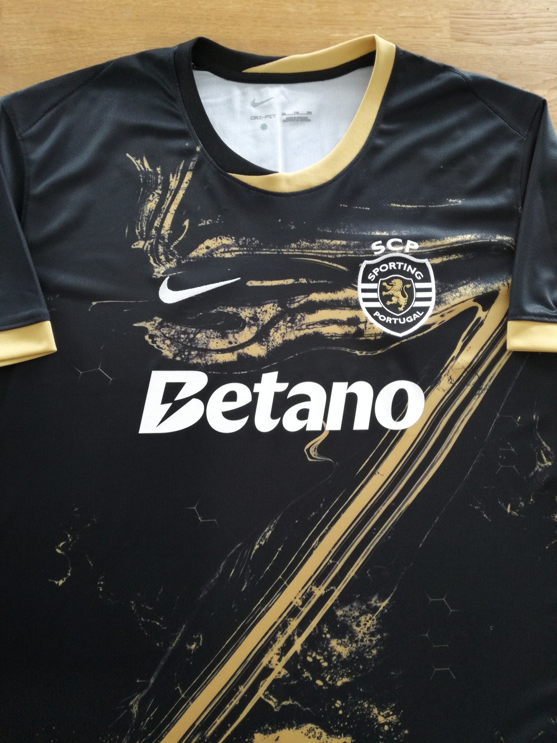 2024/25 Sporting Lisbon 4th Football Shirt