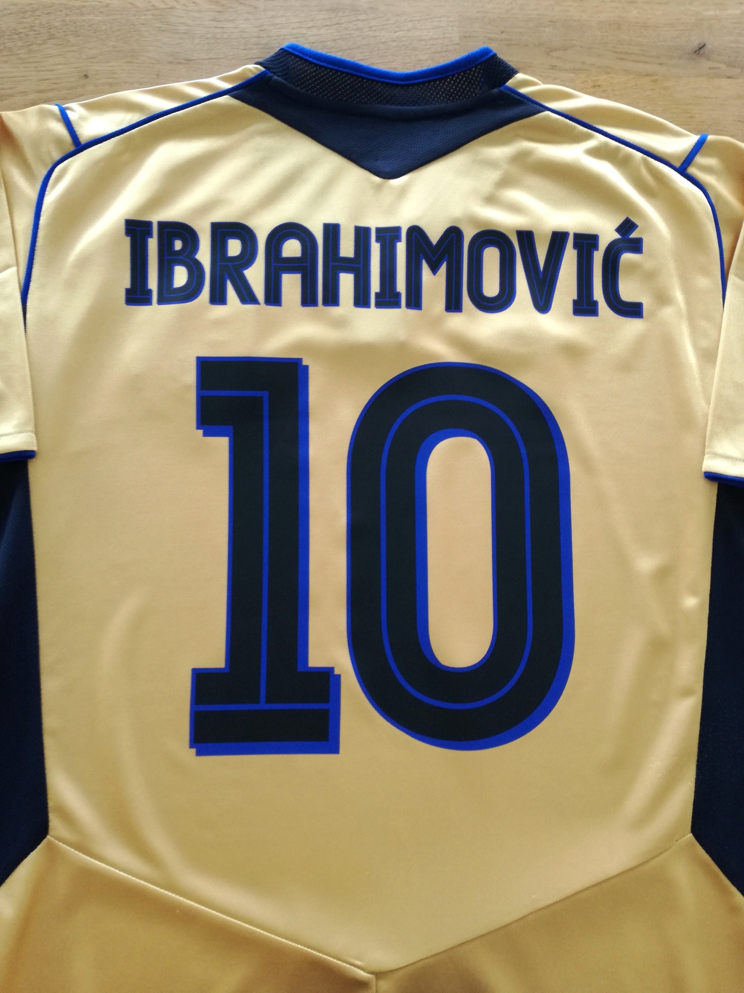 2004/05 Sweden Centenary Football Shirt Ibrahimović #10