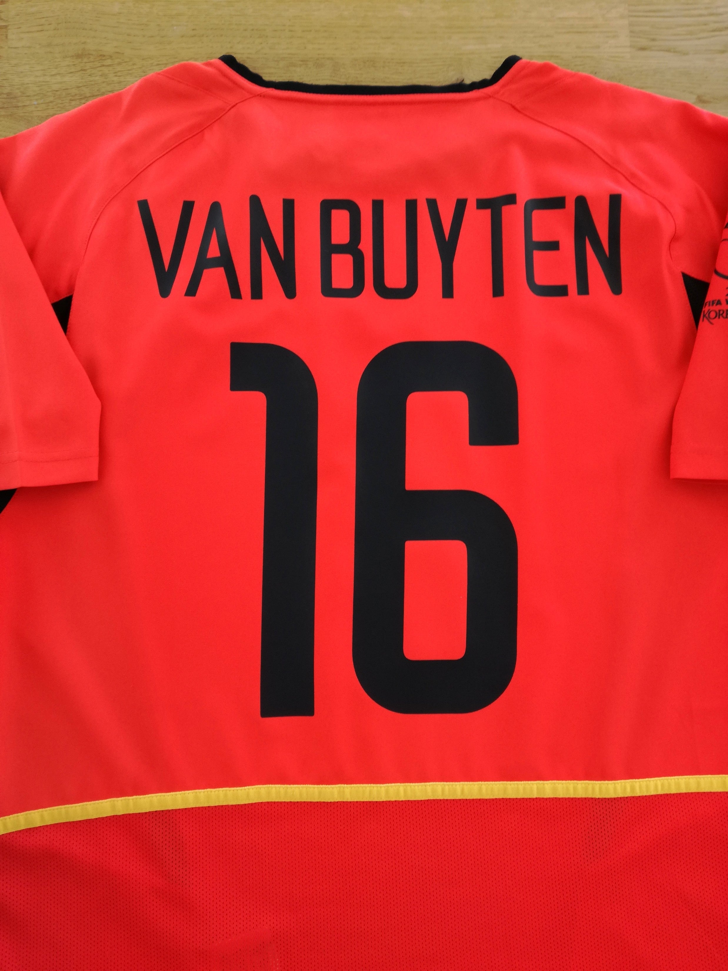 2002 Belgium Home World Cup Football Shirt Van Buyten #16