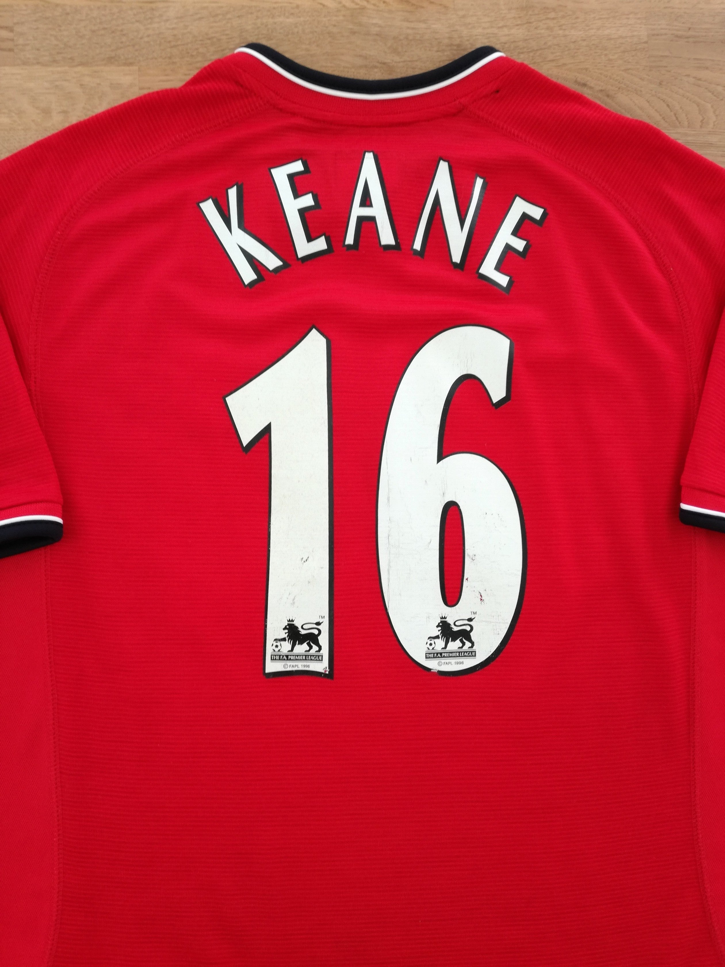 2000/01 Man Utd Home Premier League Football Shirt Keane #16