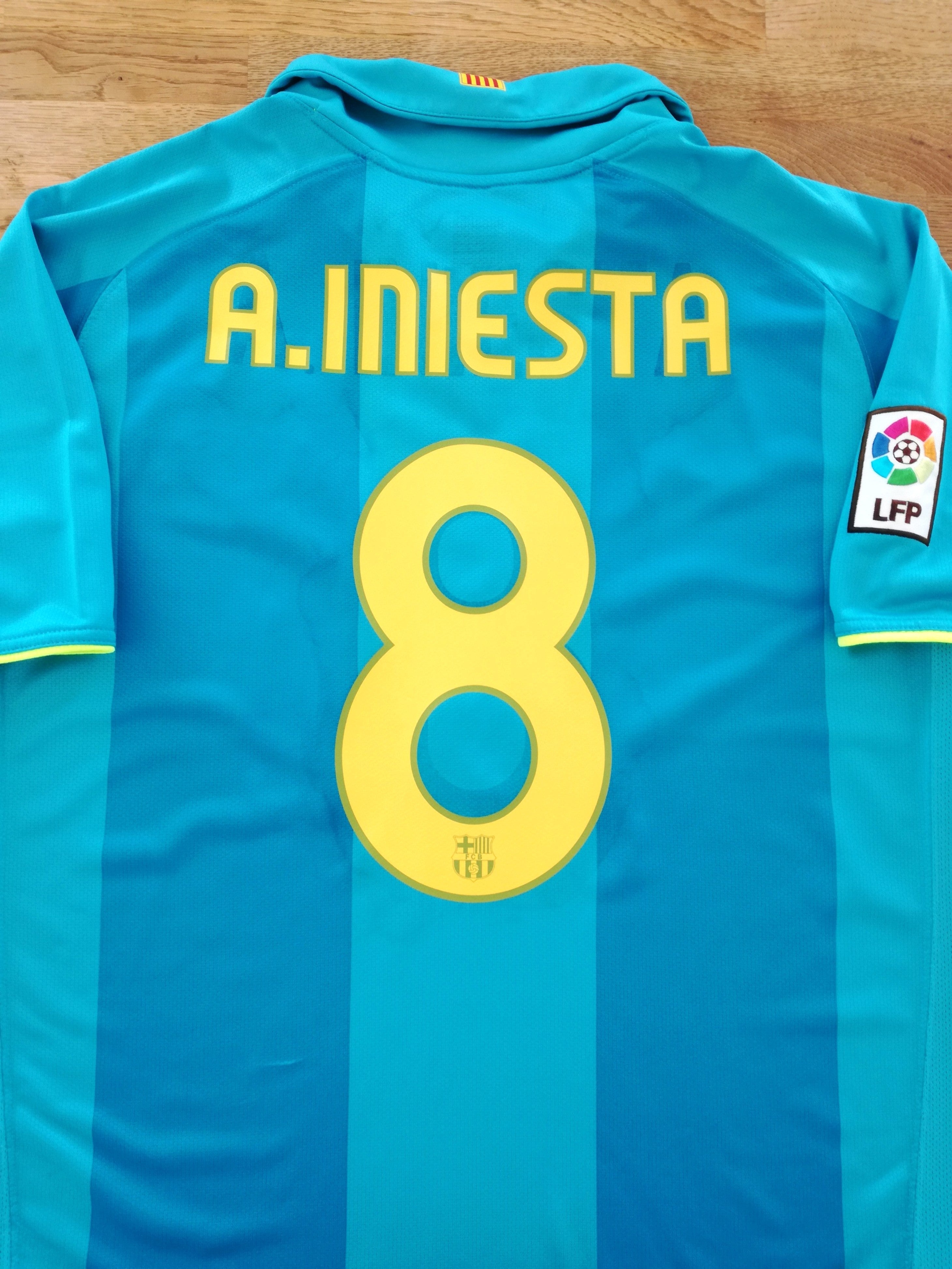 2007/08 Barcelona Away La Liga Football Shirt A.Iniesta #8