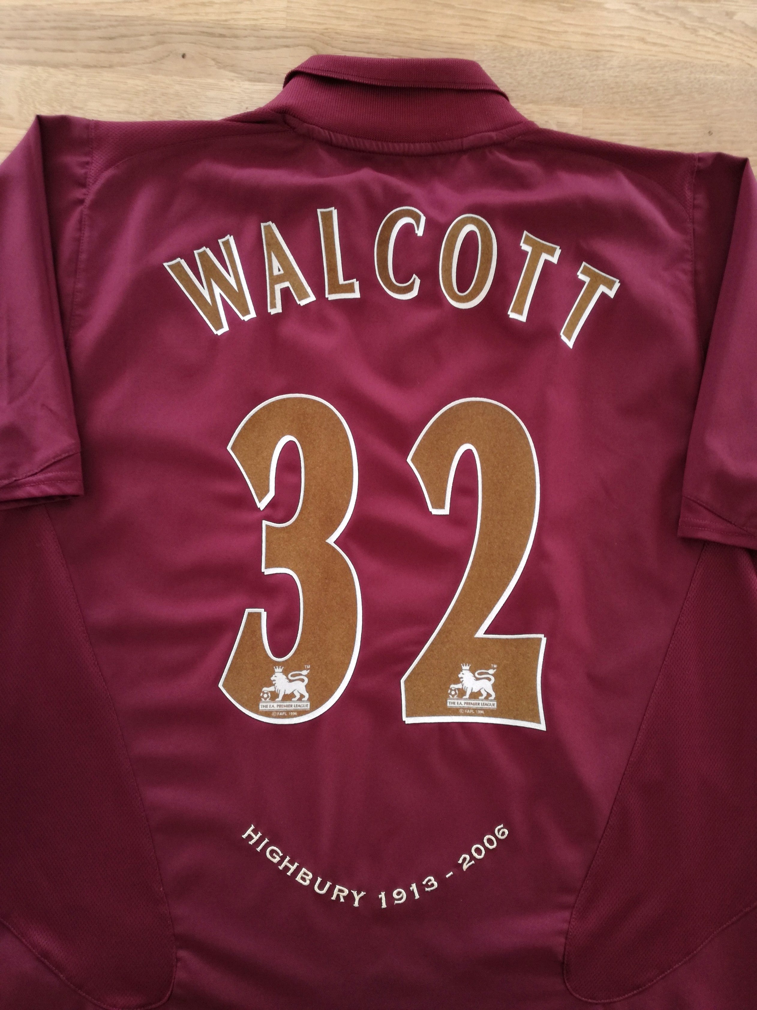 2005/06 Arsenal Home Premier League Football Shirt Walcott #32