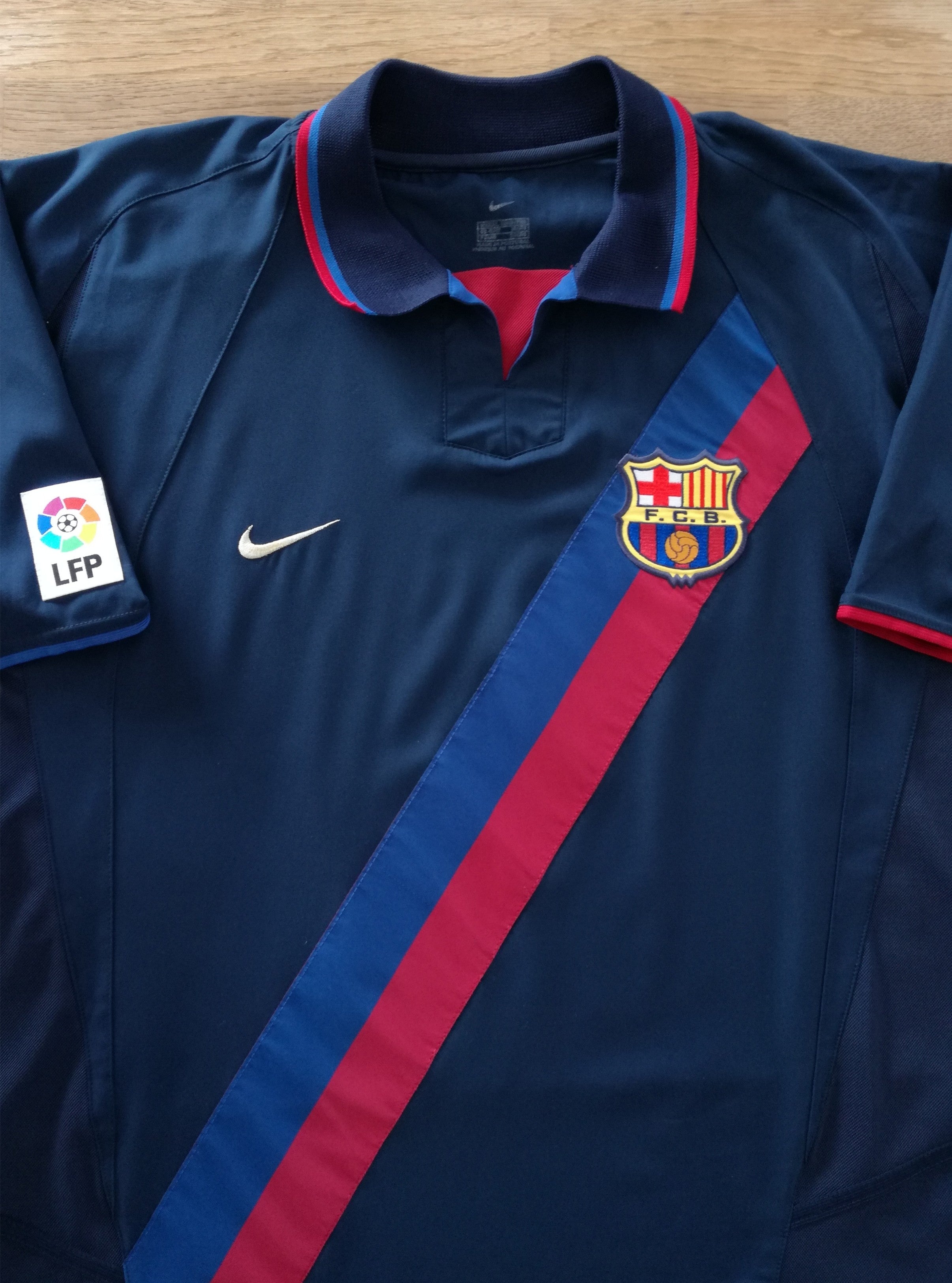 2002/03 Barcelona Away La Liga Football Shirt