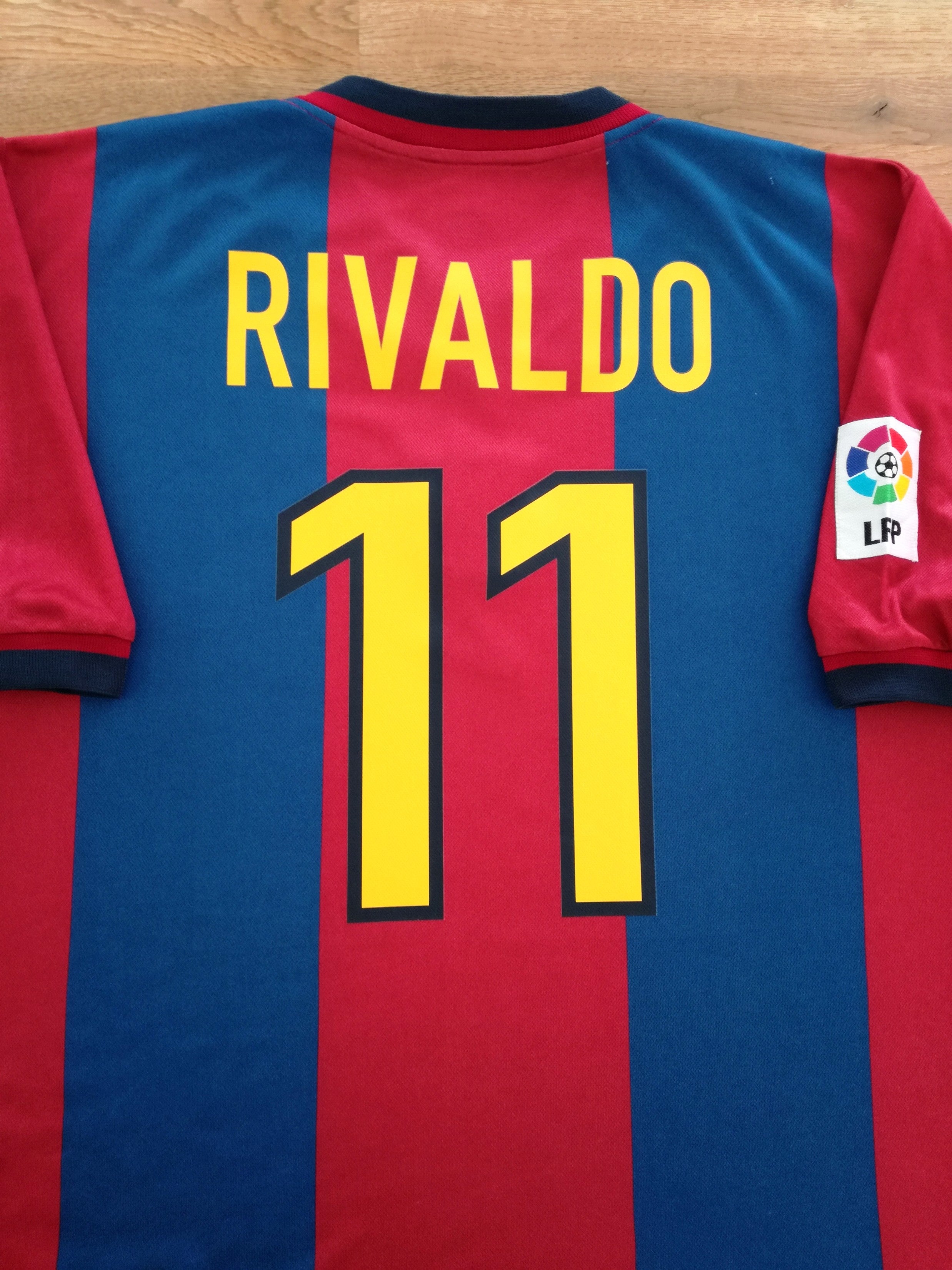 1998/99 Barcelona Home La Liga Football Shirt Rivaldo #11