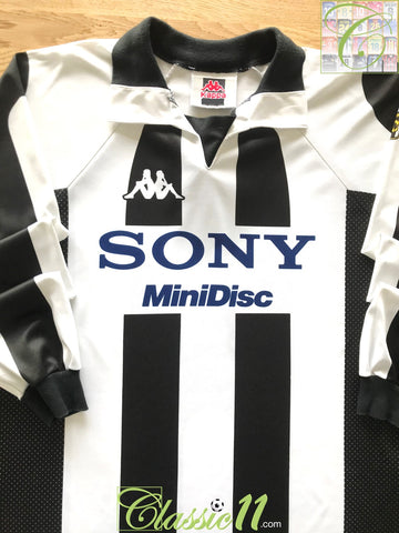 1997/98 Juventus Home Basic Football Shirt. (B)
