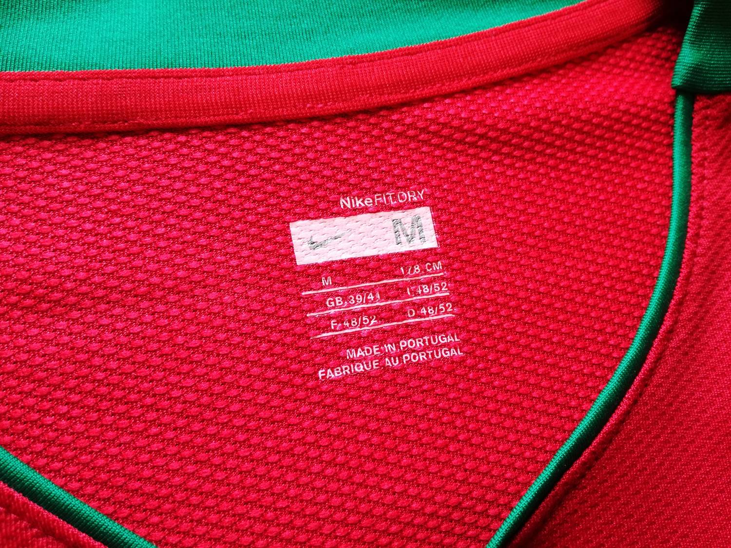 2008/09 Portugal Home Football Shirt (M)