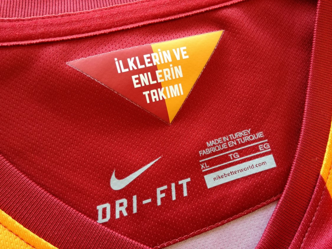 2014/15 Galatasaray Home Football Shirt. (XL)