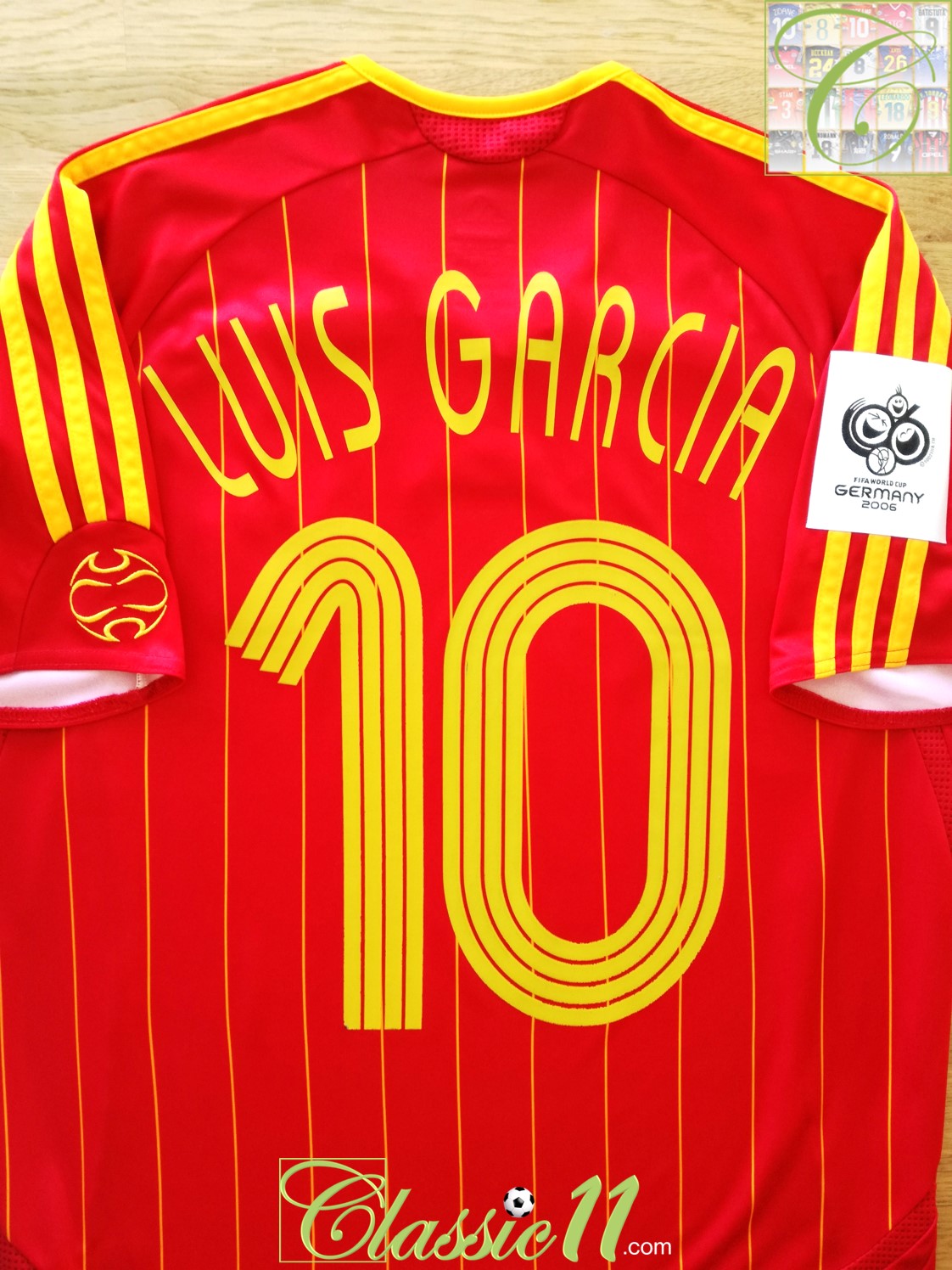 2005 Spain Home World Cup Qualifier Football Shirt Luis Garcia #10 (S)