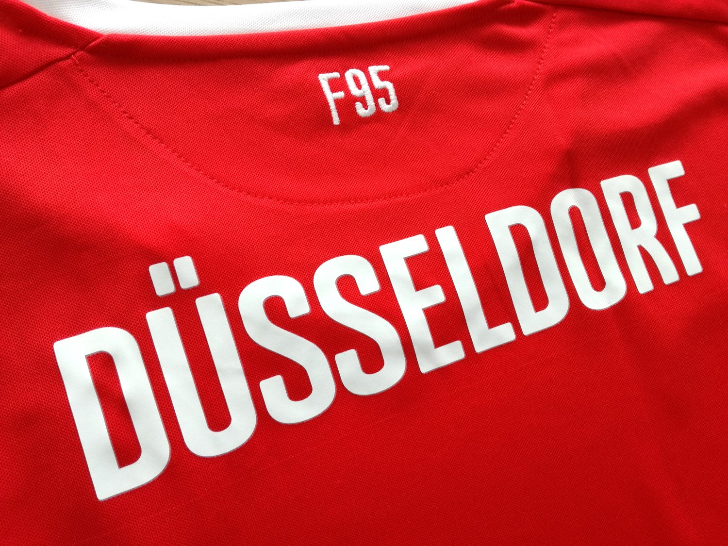 2014/15 Fortuna Düsseldorf Home Football Shirt. (XL)