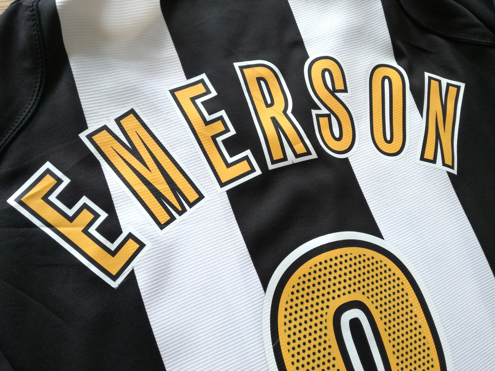 2004/06 Juventus Home Football Shirt Emerson #8 (L)