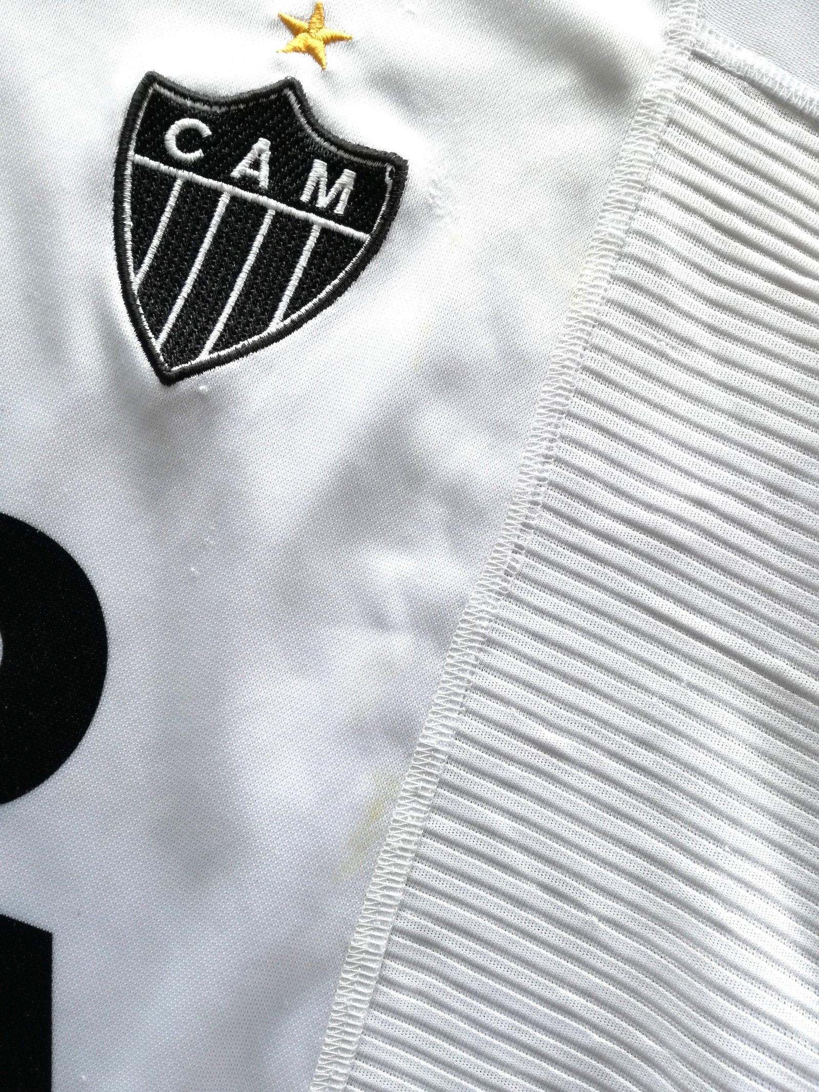 2001 Atletico Mineiro Away Football Shirt #9 (L)