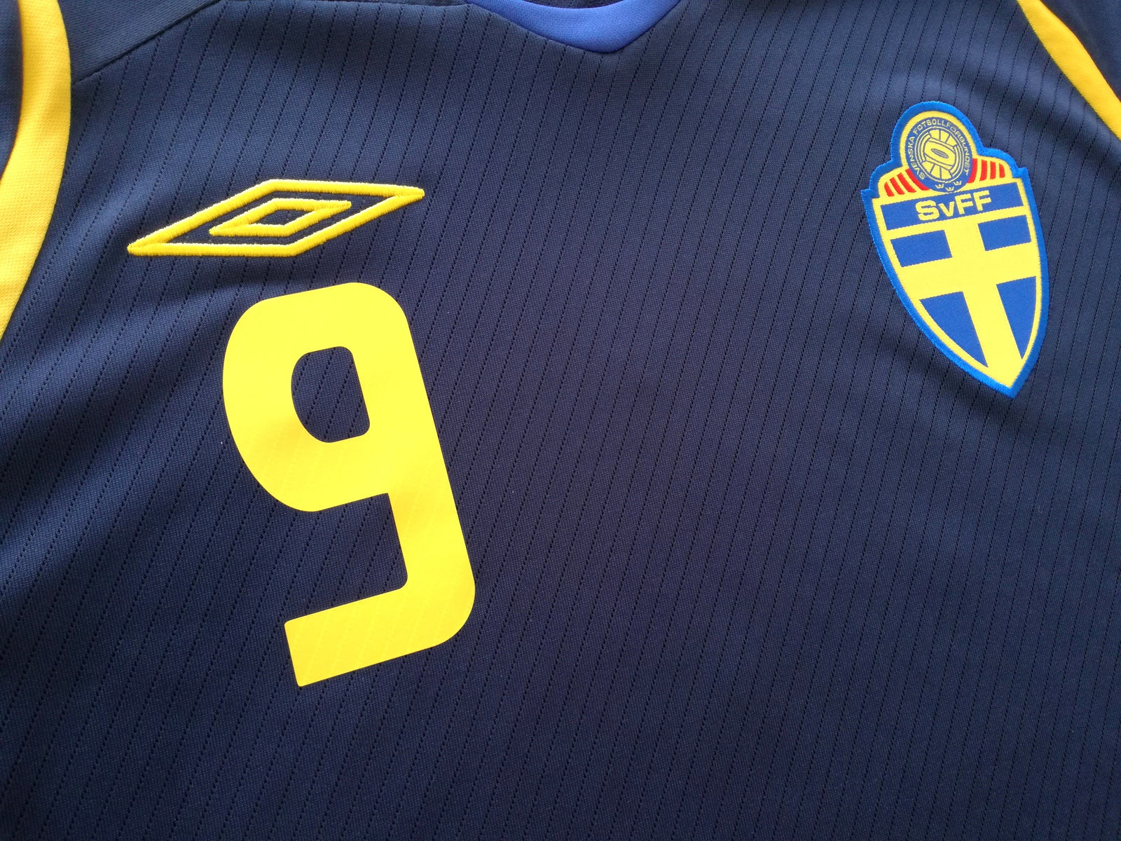 2008/09 Sweden Away Football Shirt Ljungberg #9 (S) *BNWT*